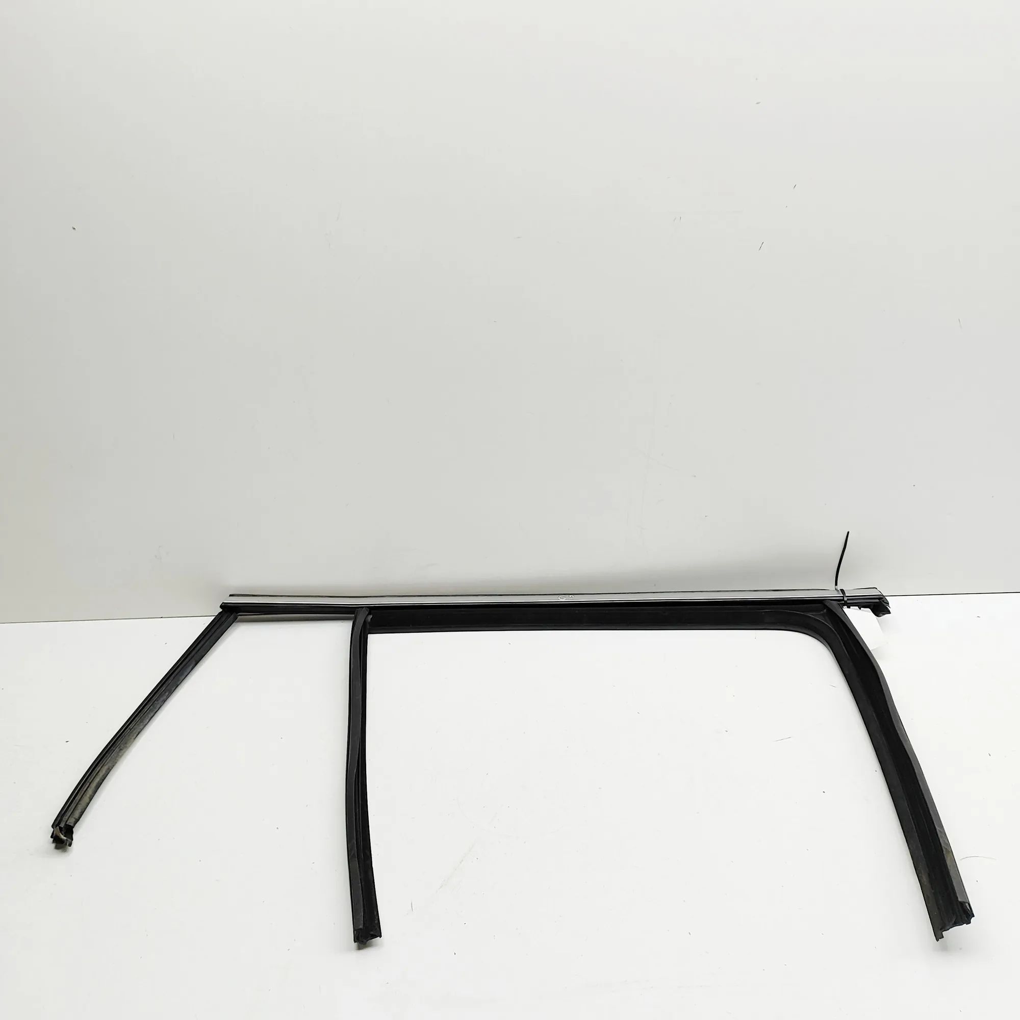 Mercedes-Benz GLB / EQB (X247) Upper door trim strip — rear right Upper door trim strip — rear right — MERCEDES B...