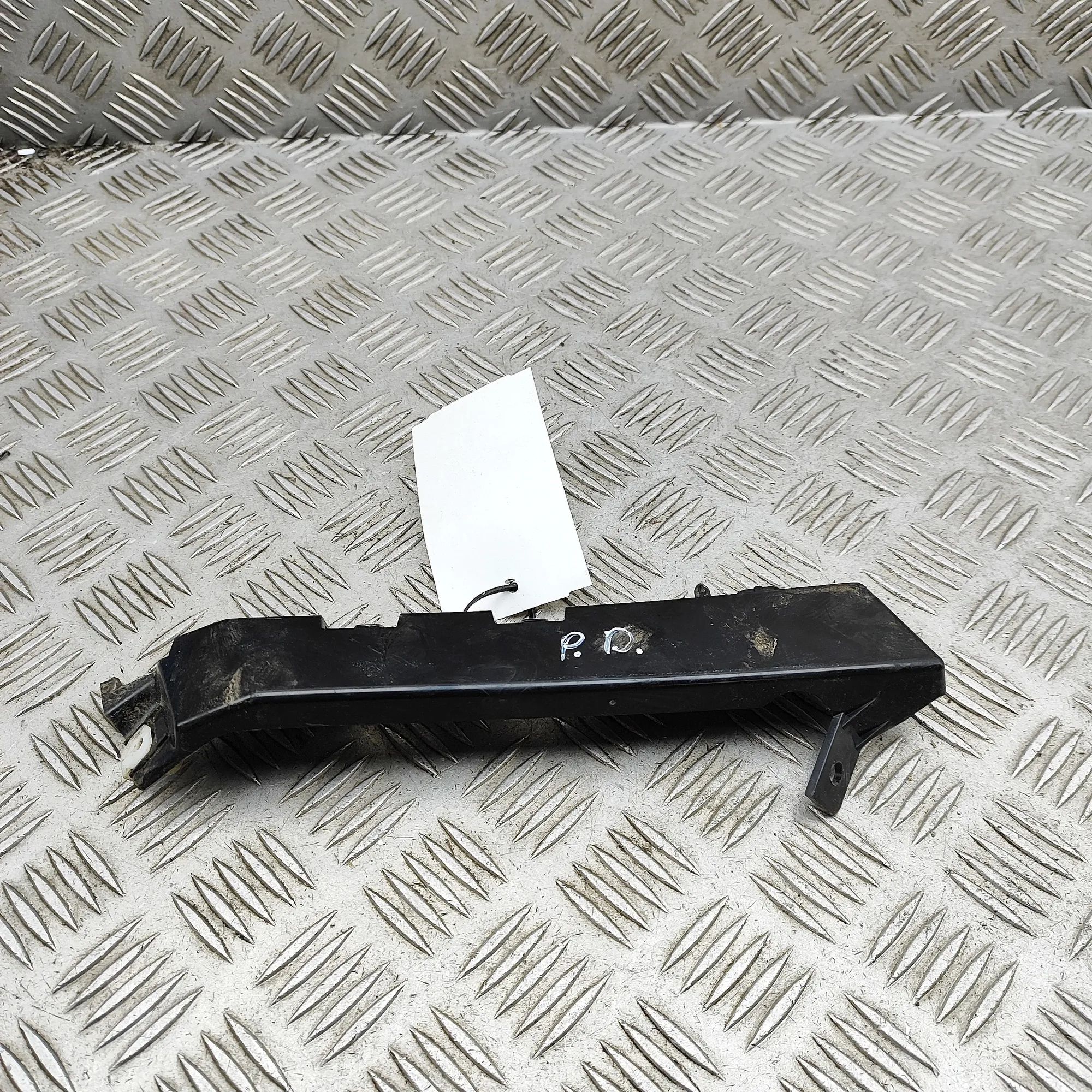Land Rover Discovery Front Right Bumper Bracket Front Right Bumper Bracket — LAND ROVER DISCOVE...