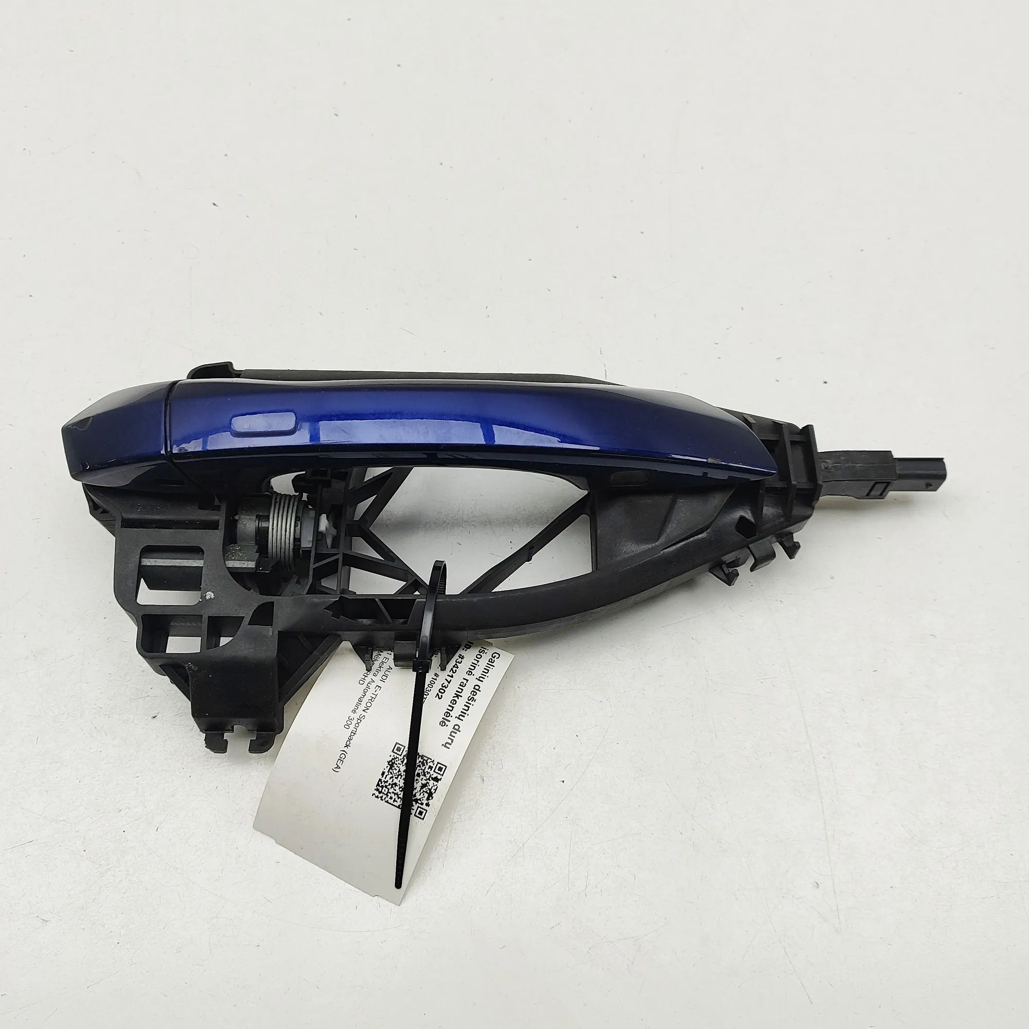 Audi e-tron Exterior door handle — rear right Exterior door handle — rear right — AUDI E-TRON...
