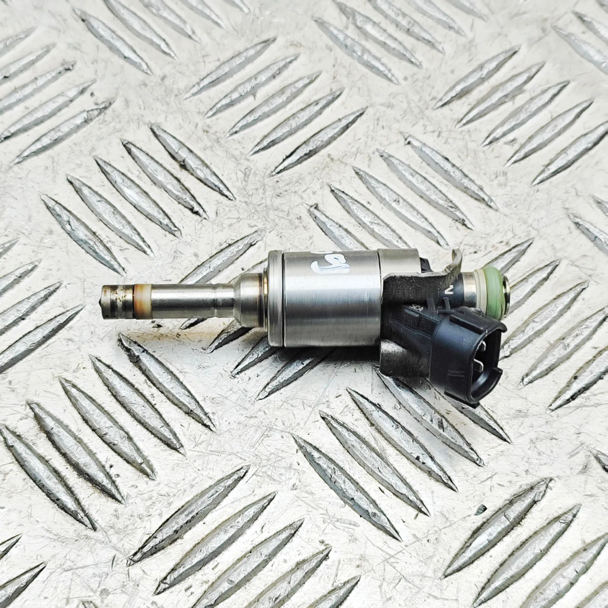 Infiniti Q50 Fuel Injector Fuel injector — INFINITI Q50 (2013-...) — 16600...