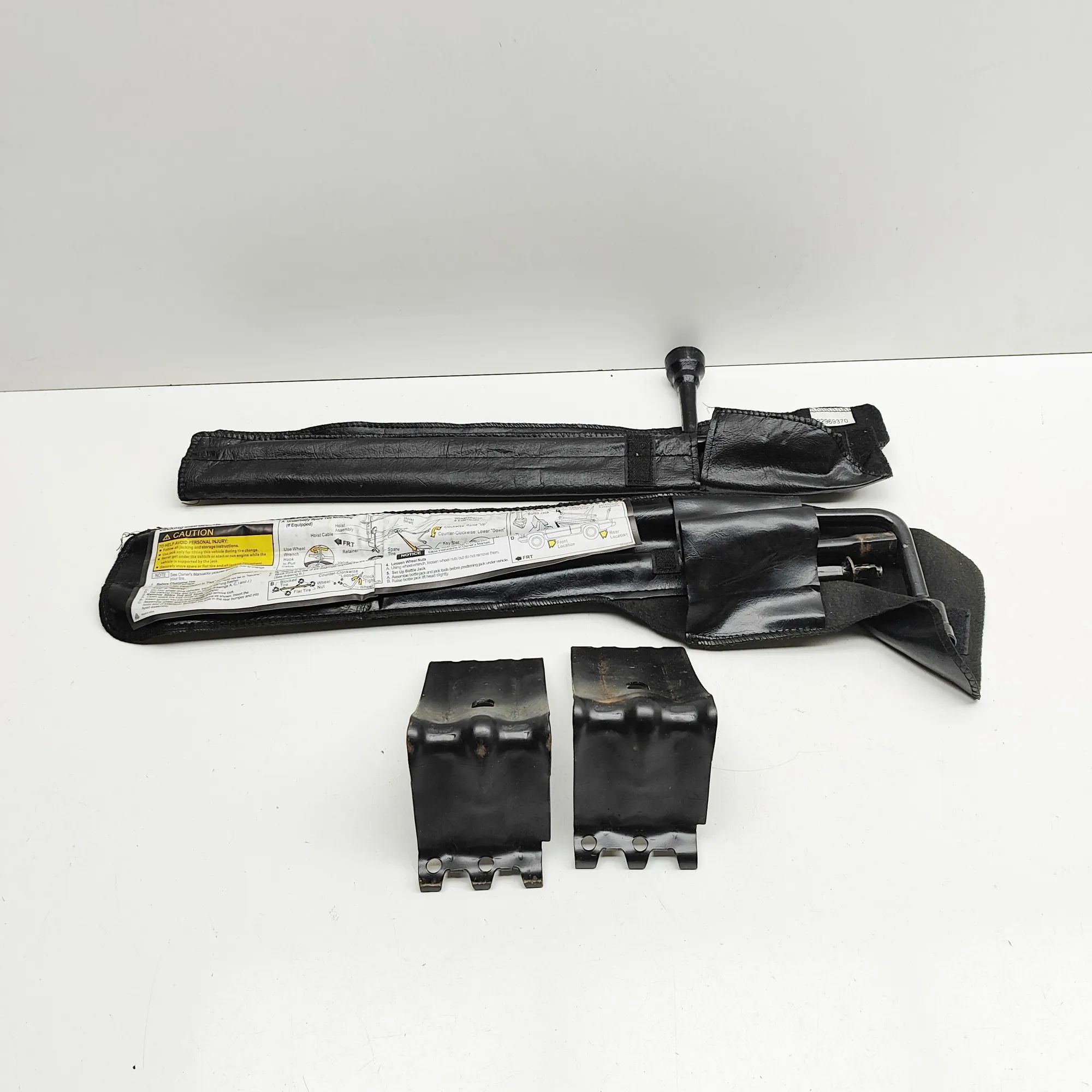 Cadillac Escalade Tool Kit Tool Kit — CADILLAC ESCALADE (2014-...) — 22969...