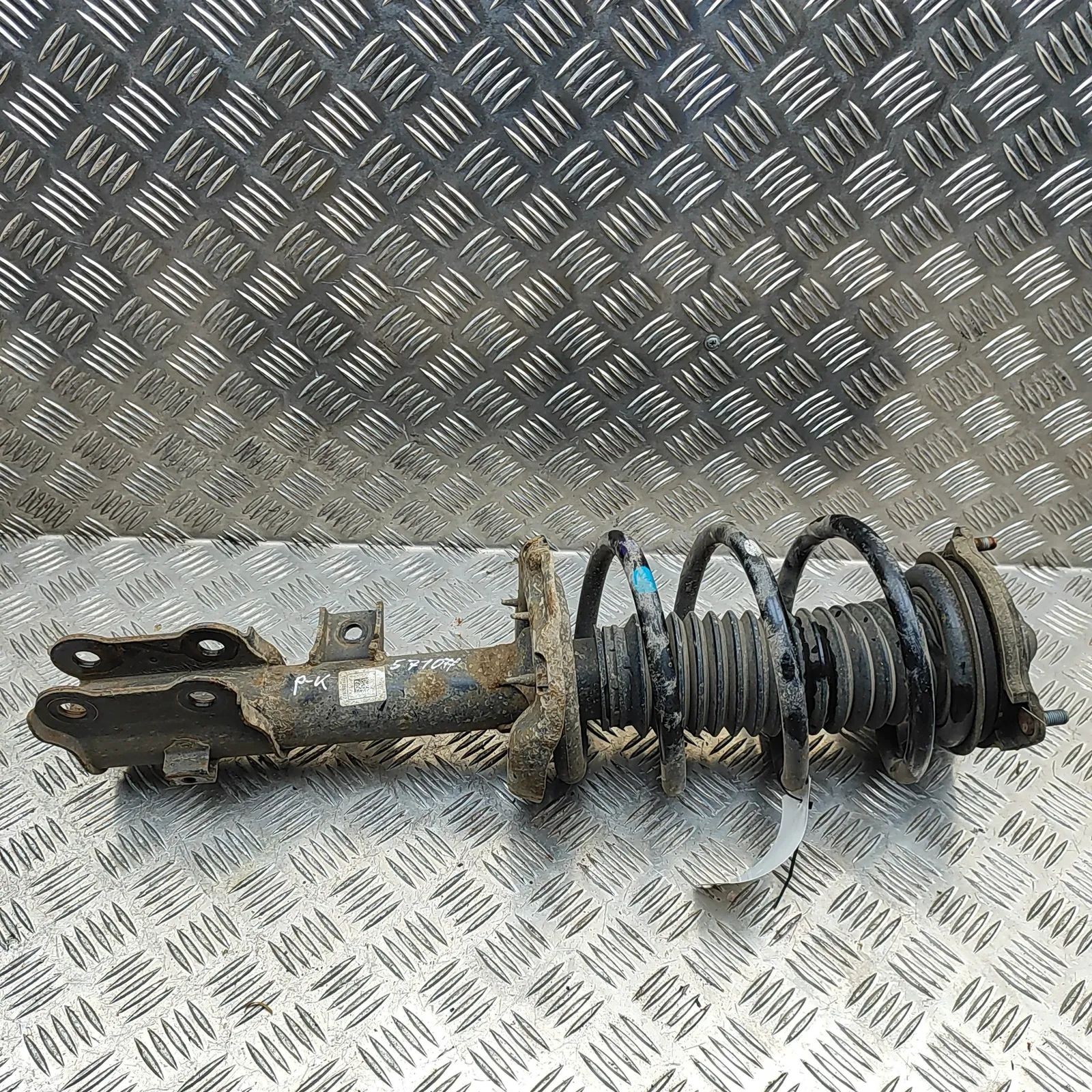 Hyundai Tucson Shock absorber — front left Shock absorber — front left — HYUNDAI TUCSON (T...