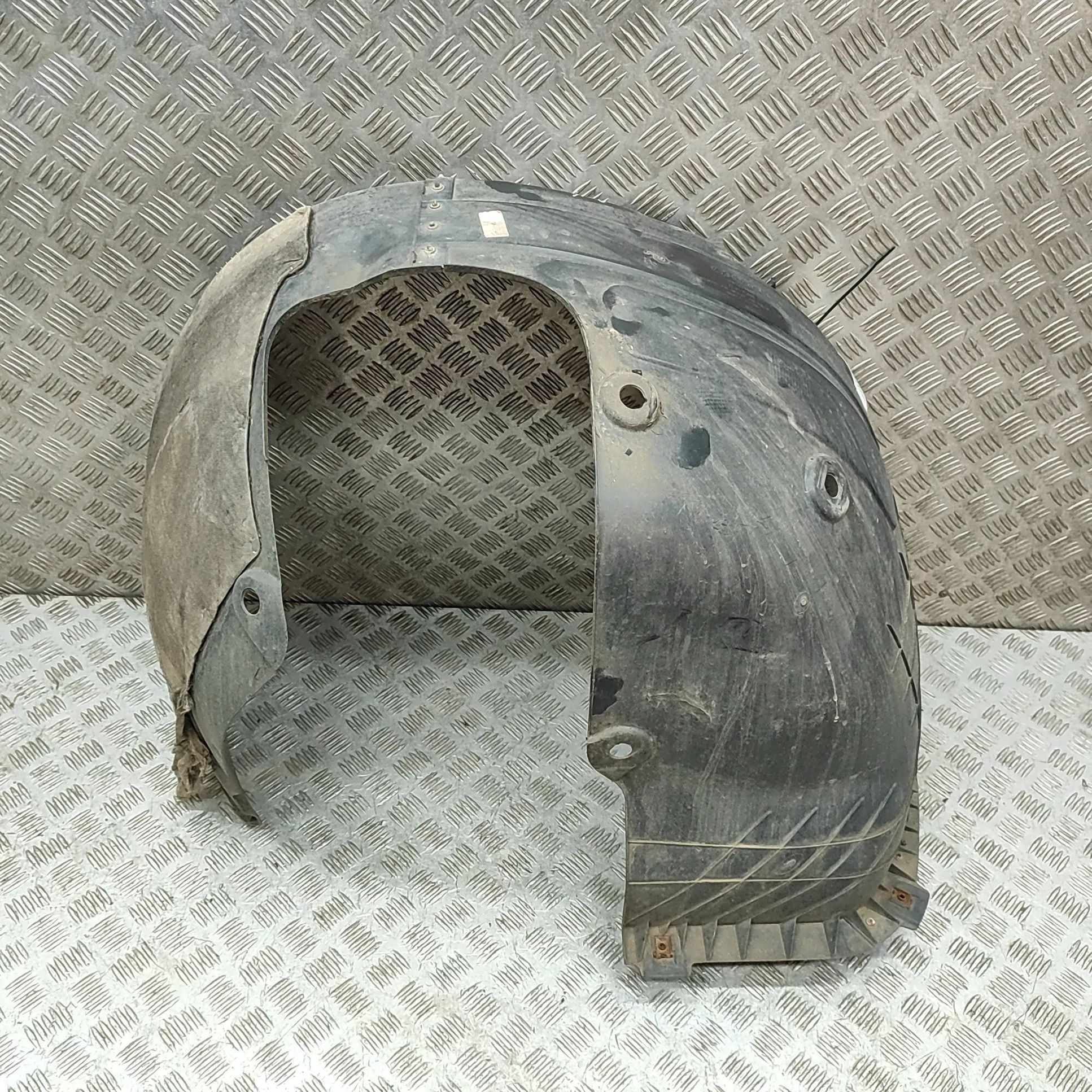 Hyundai Tucson Front Left Arch Liner Front Left Arch Liner — HYUNDAI TUCSON (TL, TLE...