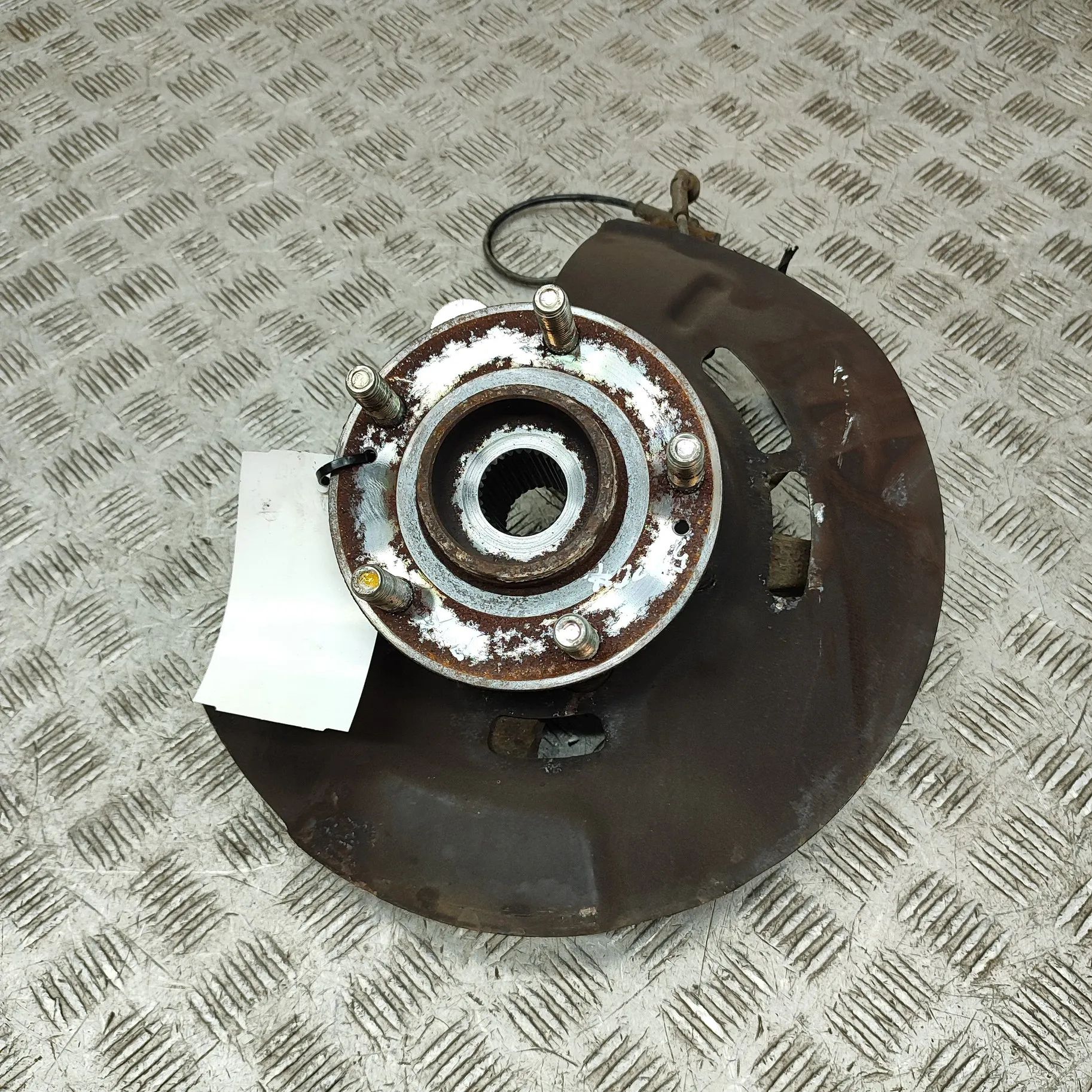 Hyundai Tucson Front Left Wheel Hub Front Left Wheel Hub — HYUNDAI TUCSON (TL, TLE)...