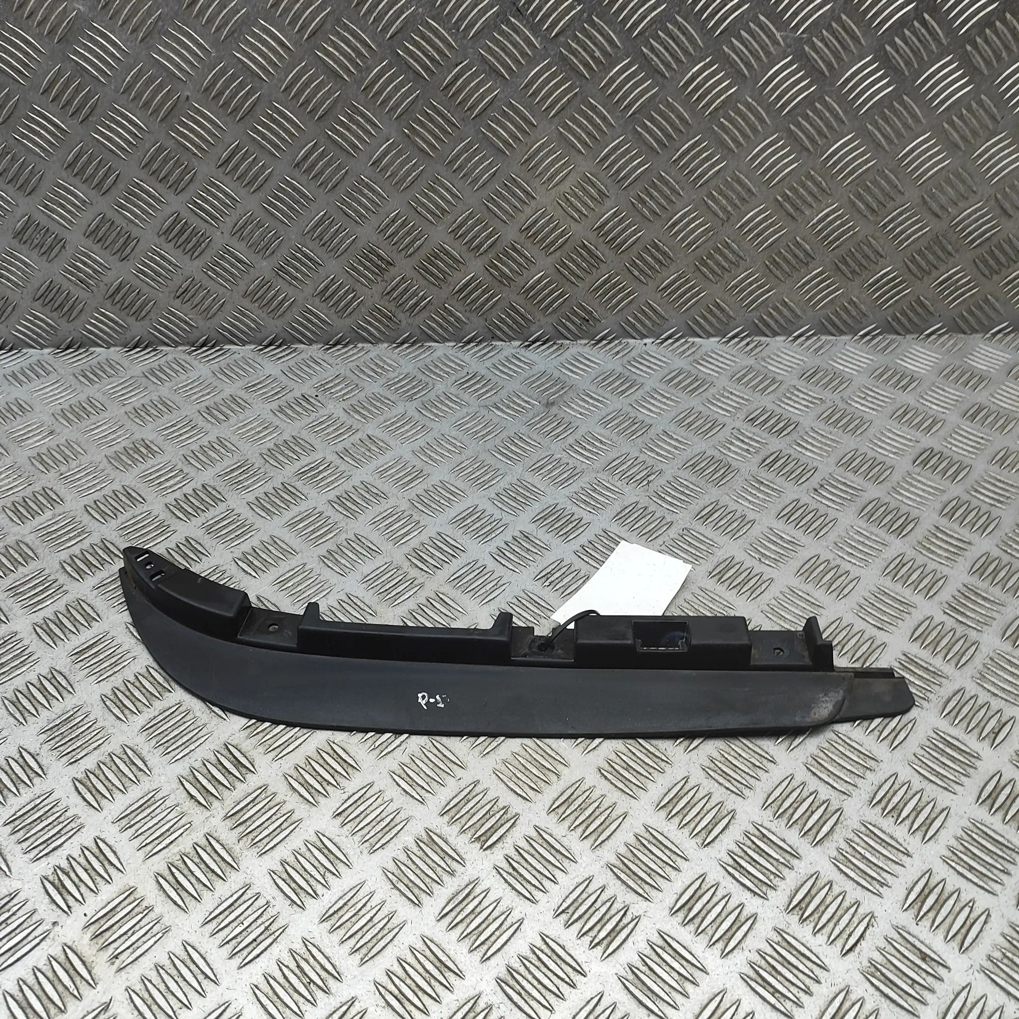 Land Rover Defender Mudguard — front right Mudguard — front right — LAND ROVER DEFENDER (S...