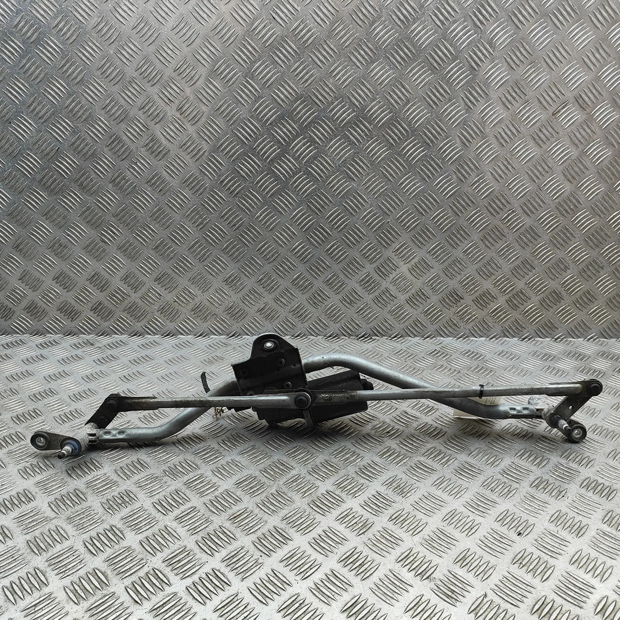 Volkswagen Transporter (T6, Caravelle, Multivan) Front Windshield Wiper Mechanism Front Windshield Wiper Mechanism — VW TRANSPORT...