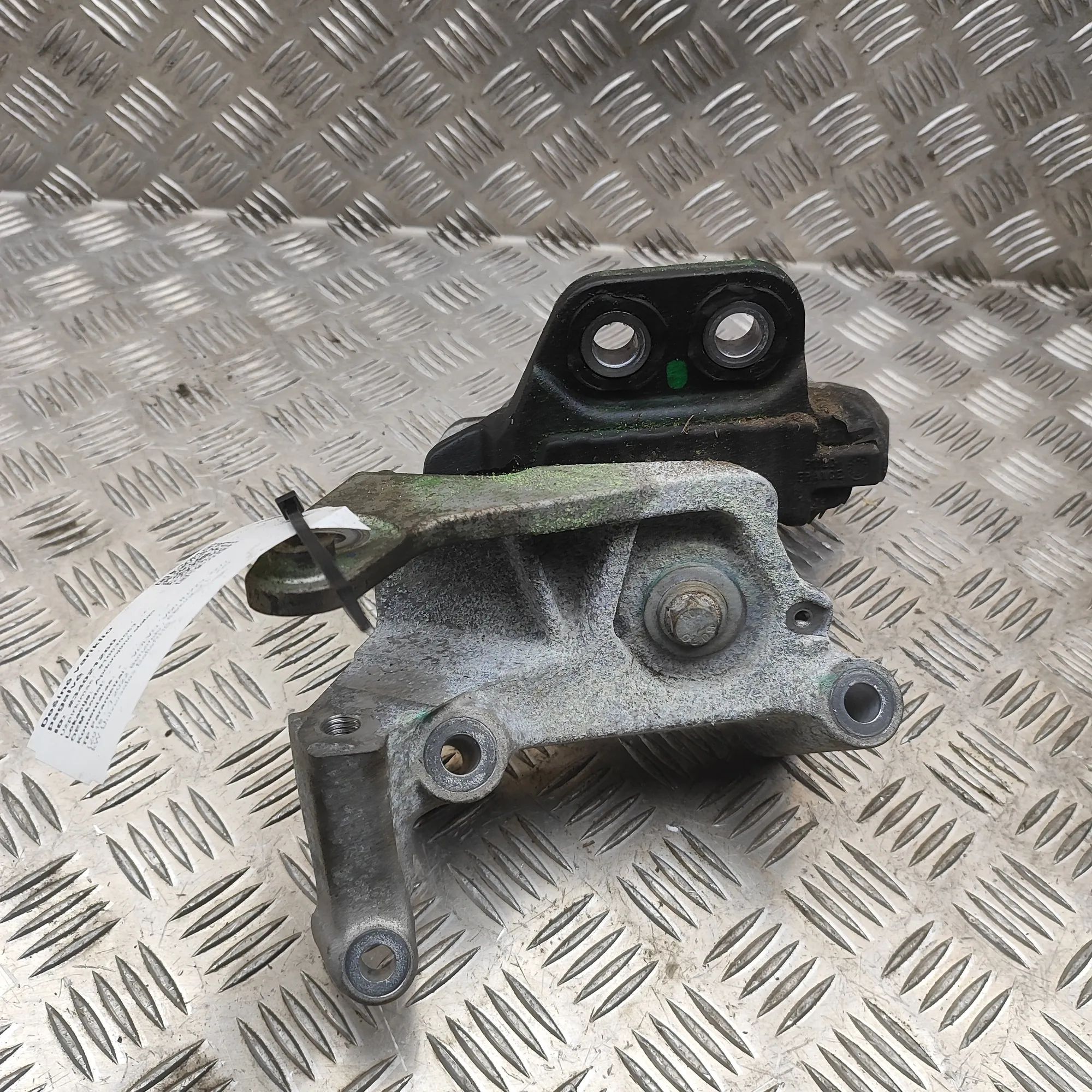 Volvo V60 Right Side Engine Mount Right Side Engine Mount — VOLVO V60 (II 225, 22...