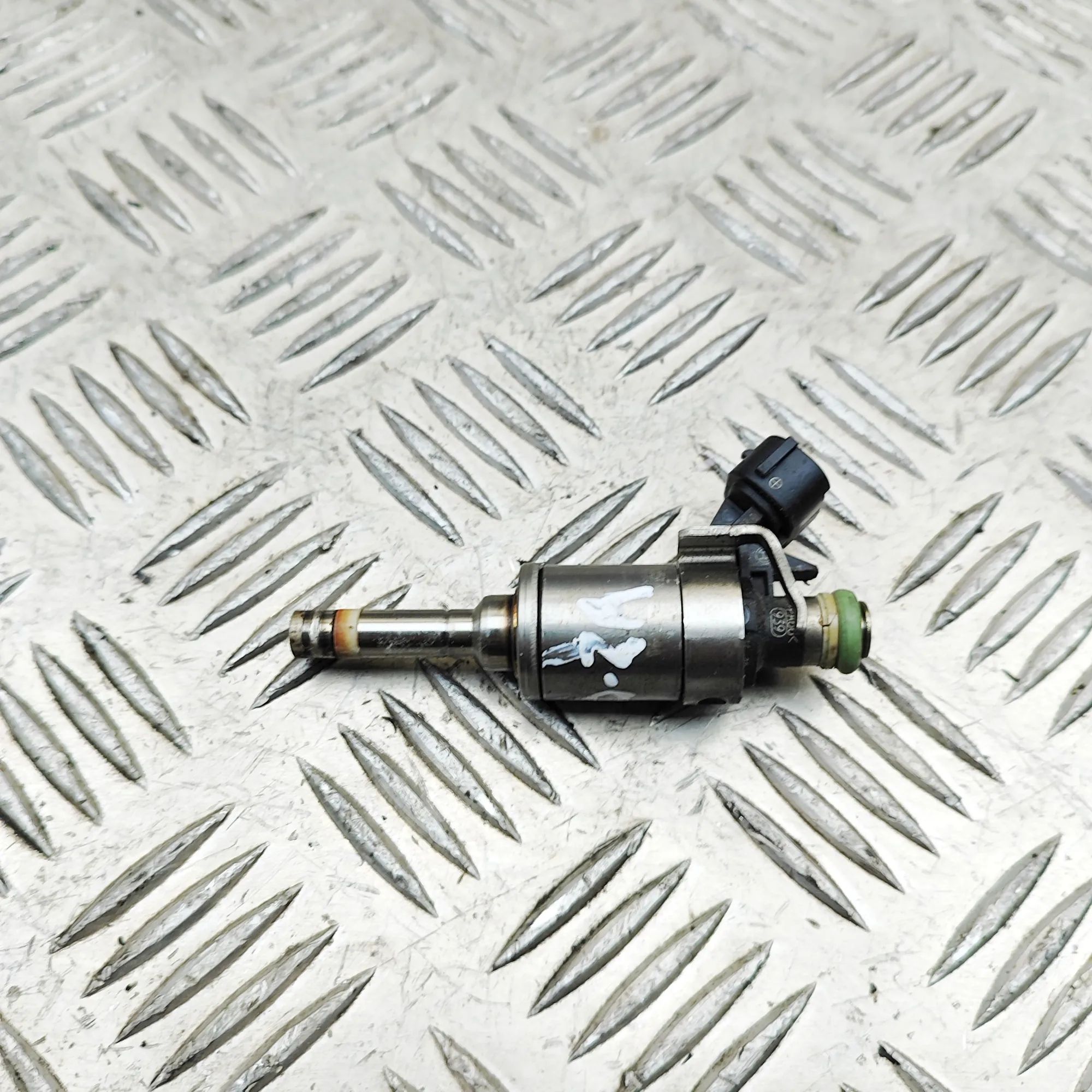 Infiniti Q50 Fuel Injector Fuel injector — INFINITI Q50 (2013-...) — 16600...
