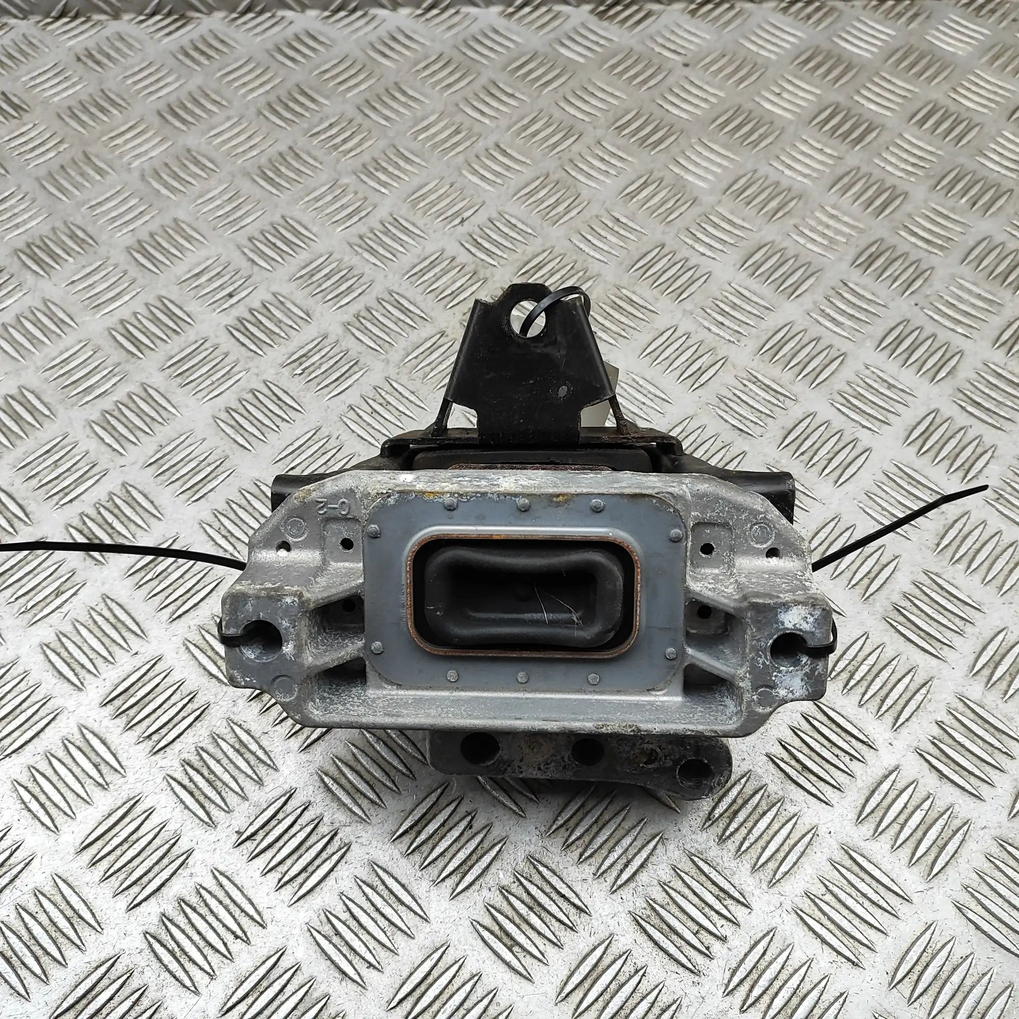Mitsubishi Outlander Right Side Engine Mount Right Side Engine Mount — MITSUBISHI OUTLANDER ...