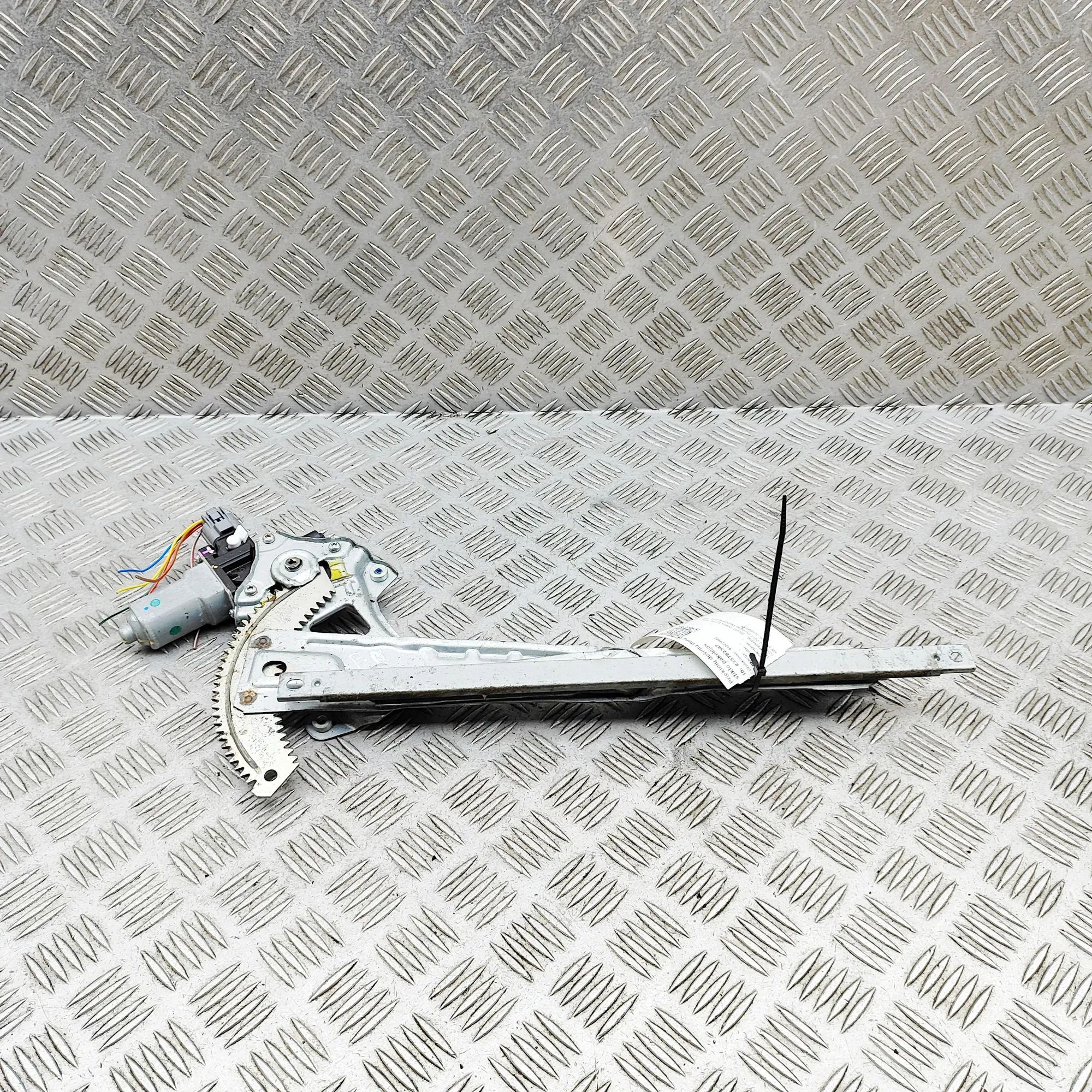 Isuzu D-Max Front Right Door Window Regulator Front Right Door Window Regulator — ISUZU D-MAX...
