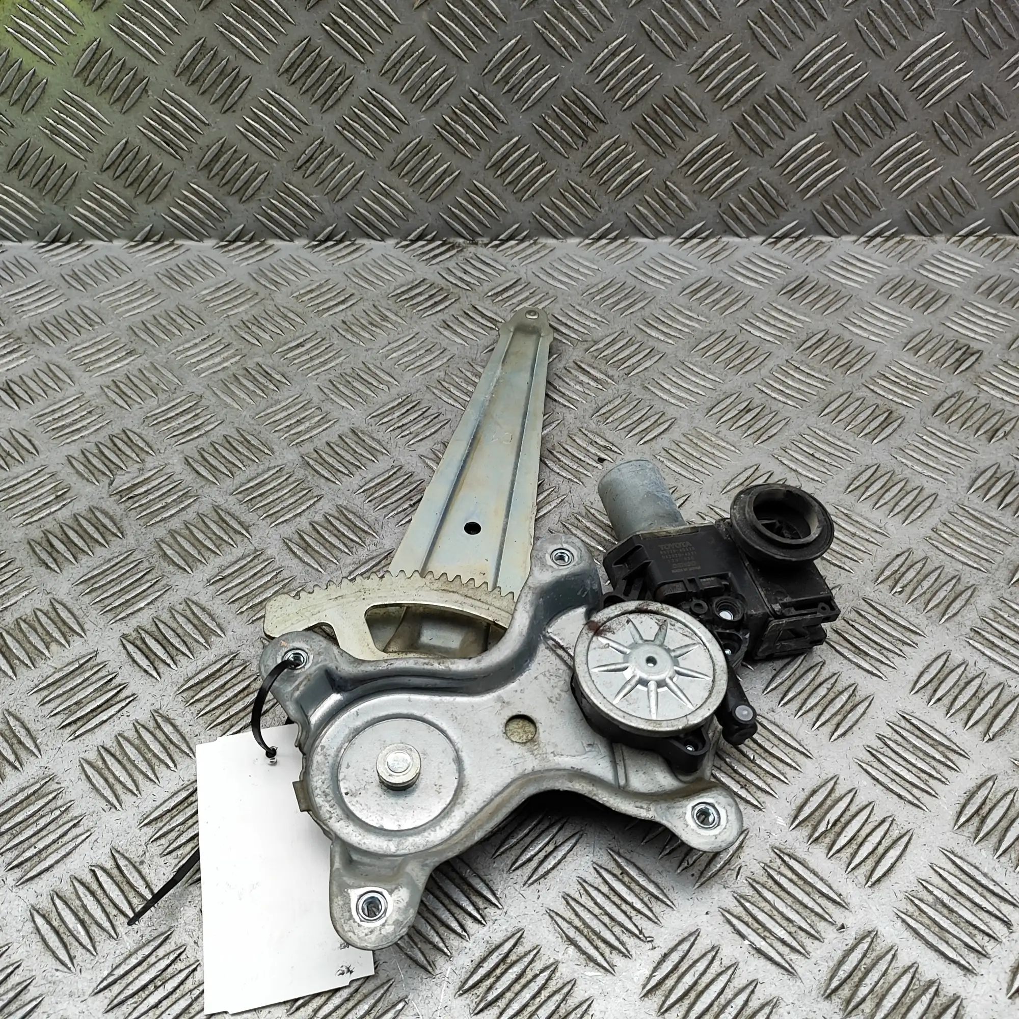 Toyota Land Cruiser 150 Rear Right Door Window Regulator Rear Right Door Window Regulator — TOYOTA LAND ...