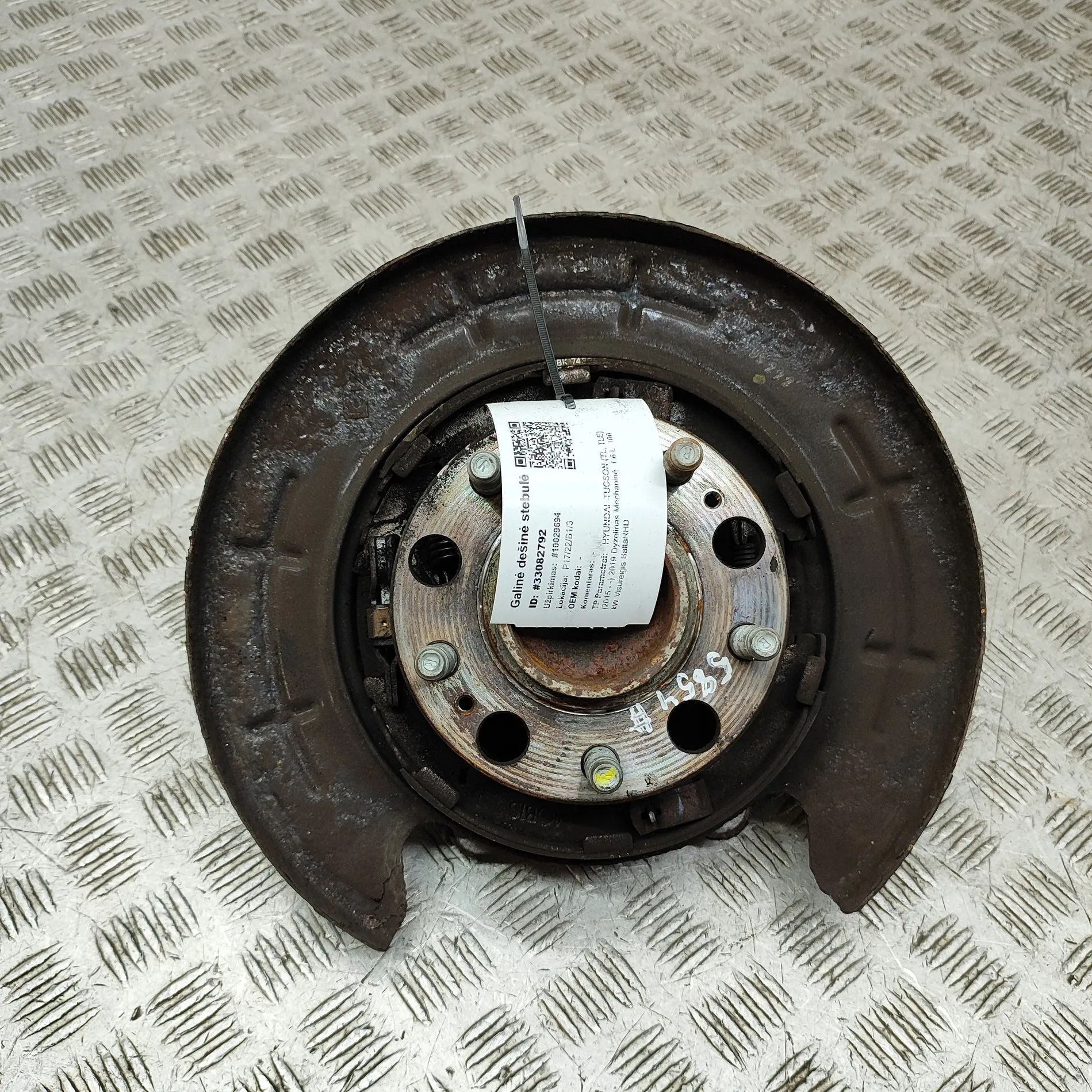 Hyundai Tucson Rear Right Wheel Hub Rear Right Wheel Hub — HYUNDAI TUCSON (TL, TLE)...