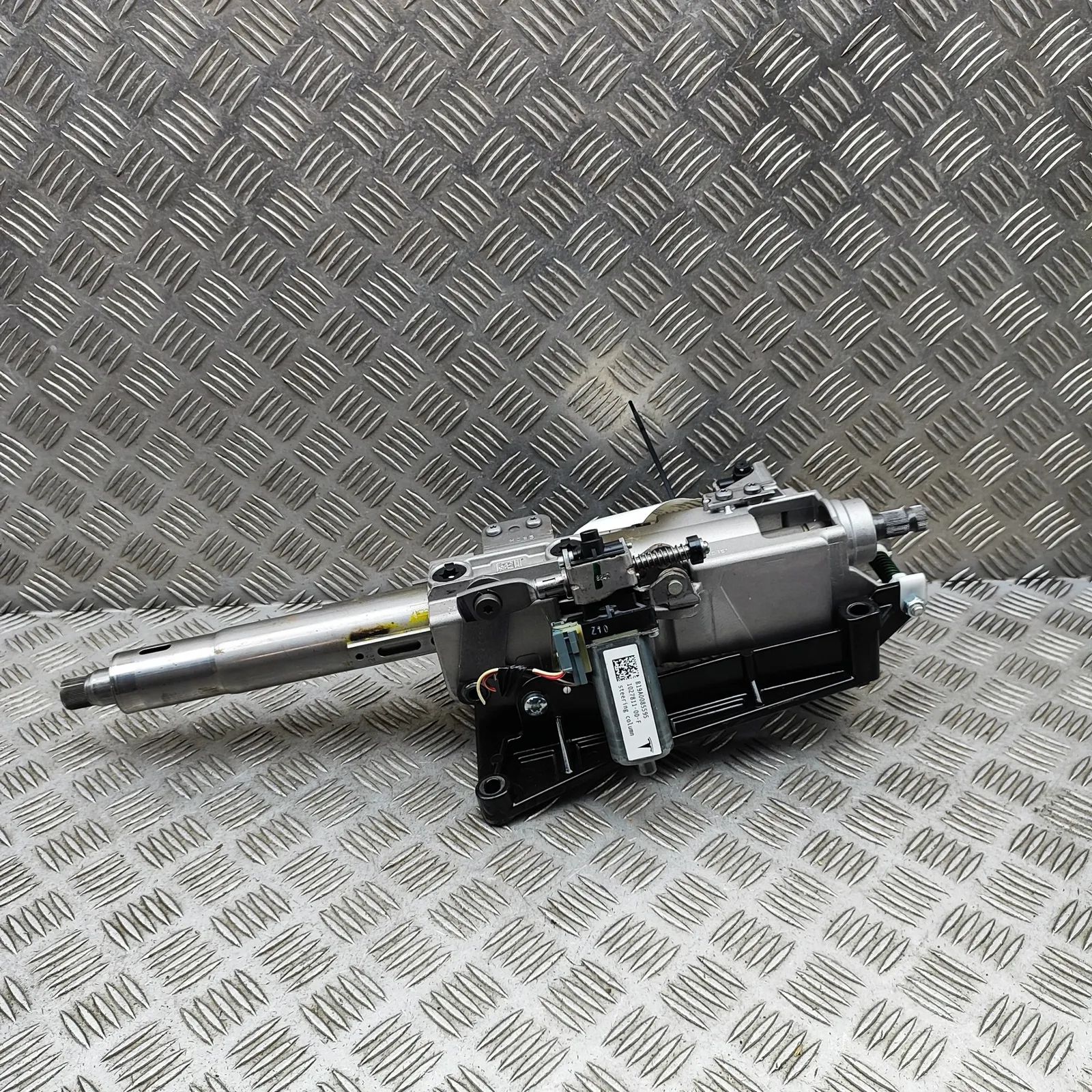 Tesla Model S Steering Column Mechanism