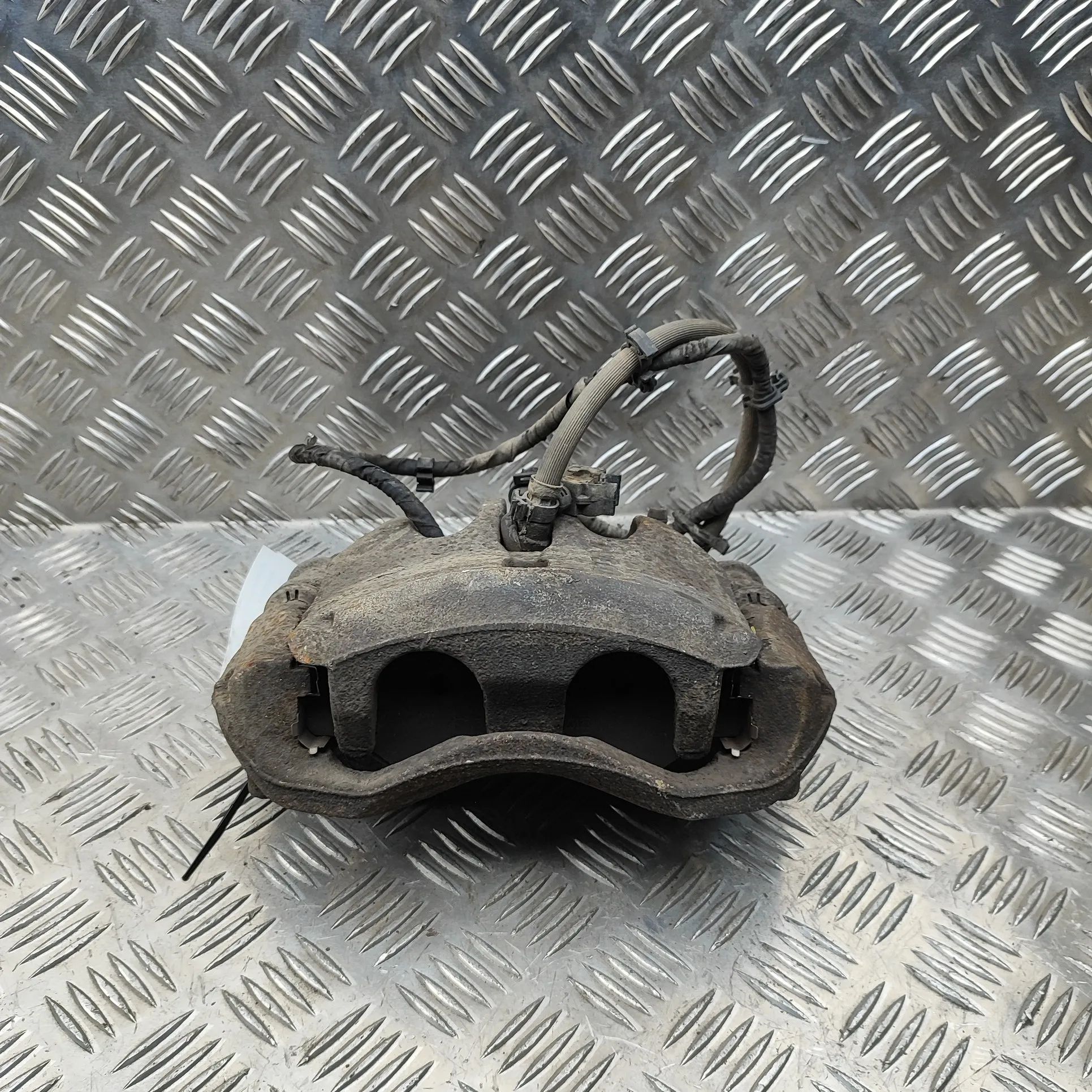 Iveco Daily Brake caliper — front right Brake caliper — front right — IVECO DAILY (VI V...