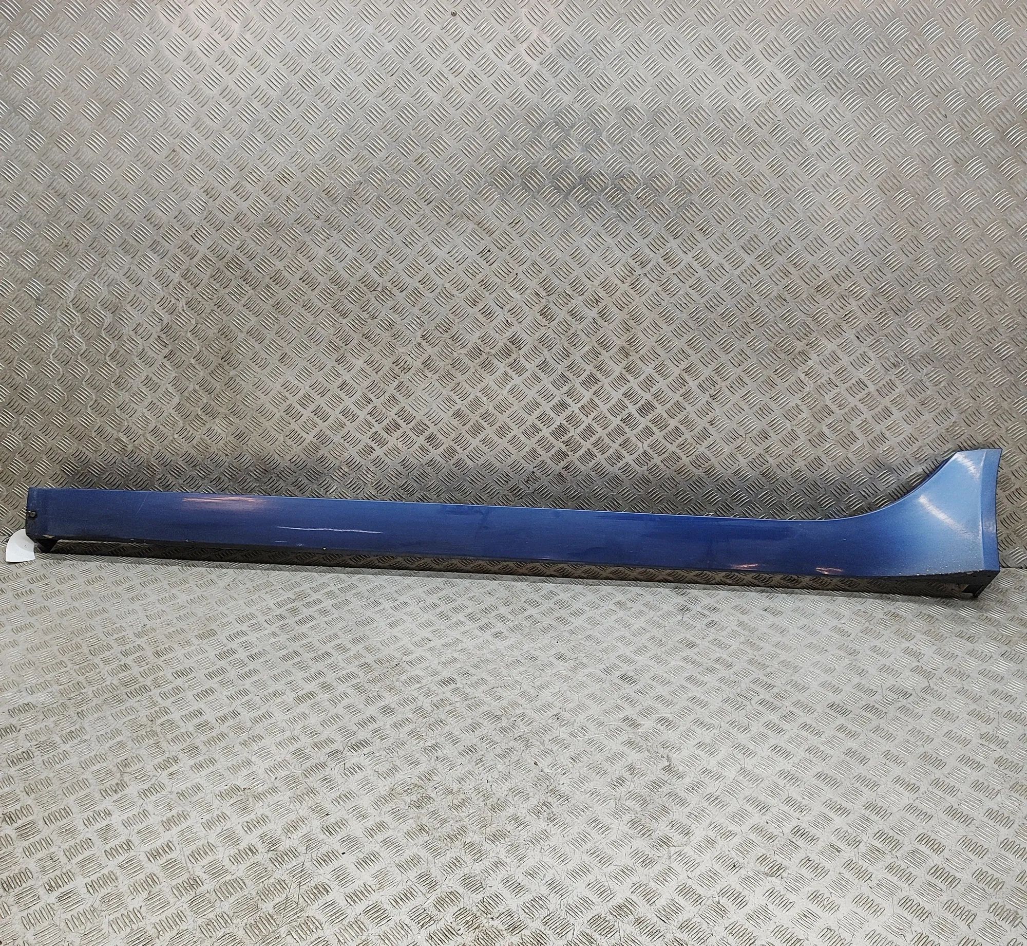 Jaguar XE Left Side Plastic Sideskirt Cover Left Side Plastic Sideskirt Cover — JAGUAR XE (...
