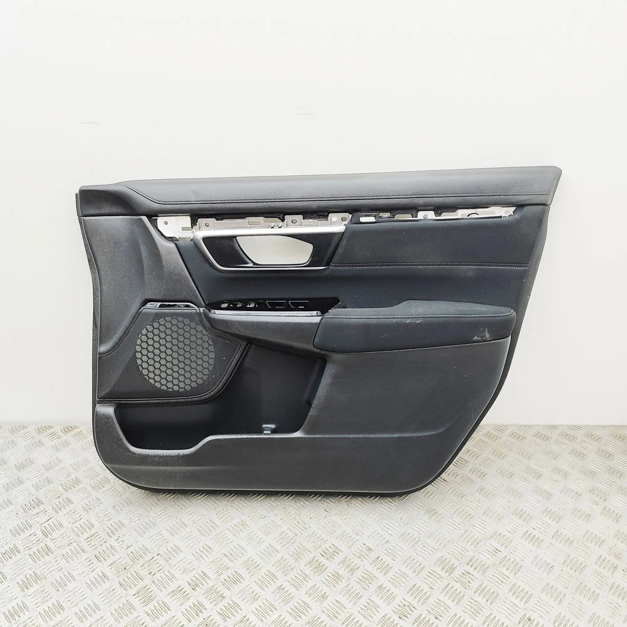 Honda CR-V Front Right Door Panel Front Right Door Panel — HONDA CR-V (V RW) (201...
