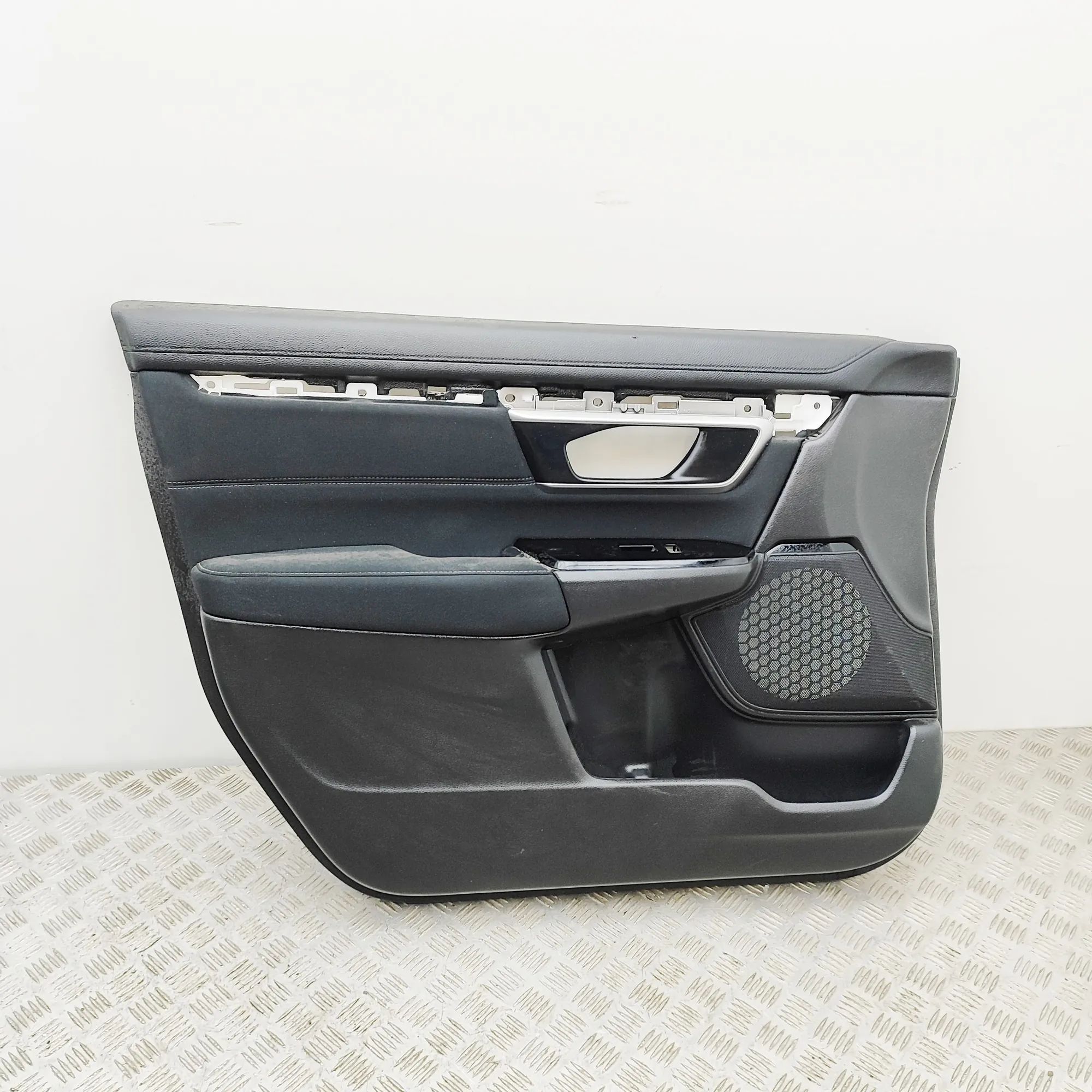 Honda CR-V Front Left Door Panel Front Left Door Panel — HONDA CR-V (V RW) (2017...