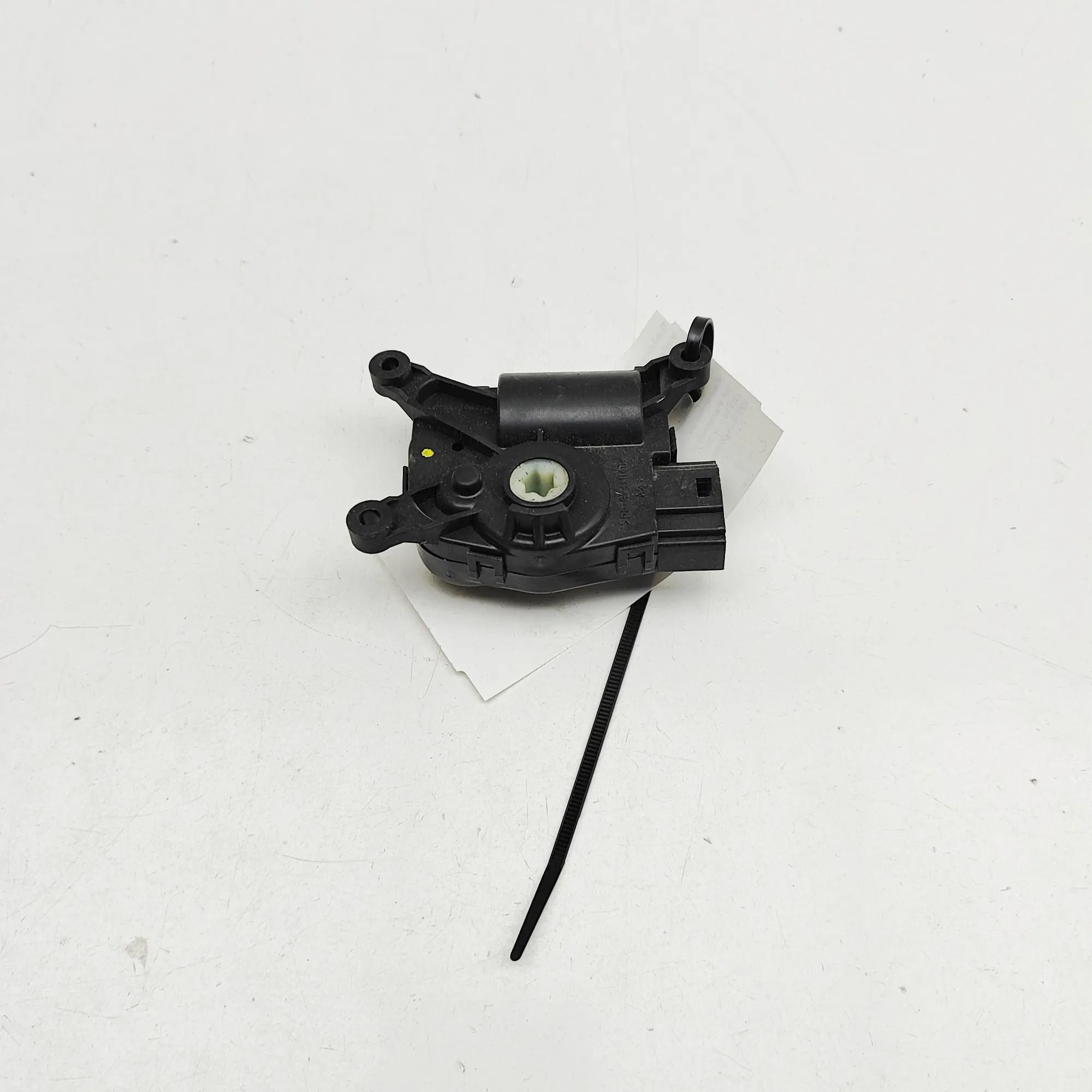 Iveco Daily Heater flap actuator Heater flap actuator — IVECO DAILY (VI Flatbed)...