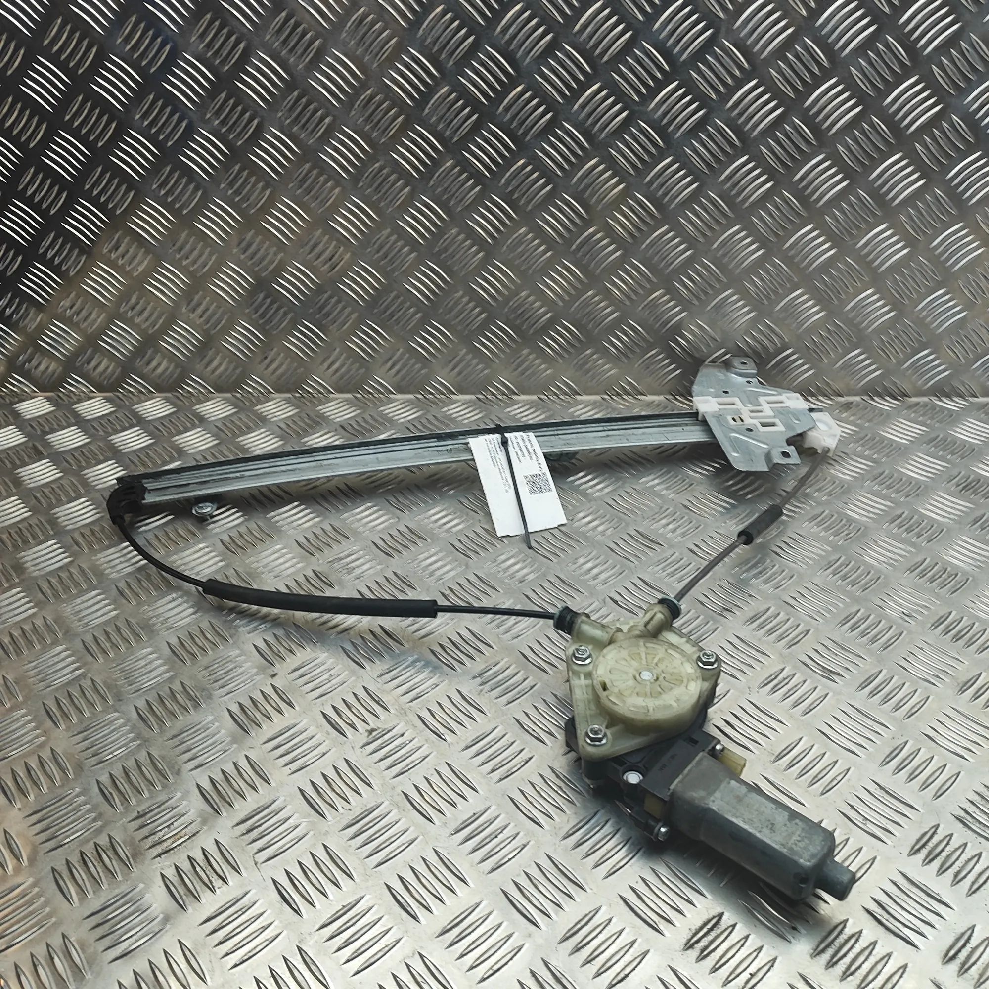 Hyundai H-1 Front Right Door Window Regulator Front Right Door Window Regulator — HYUNDAI H-1...