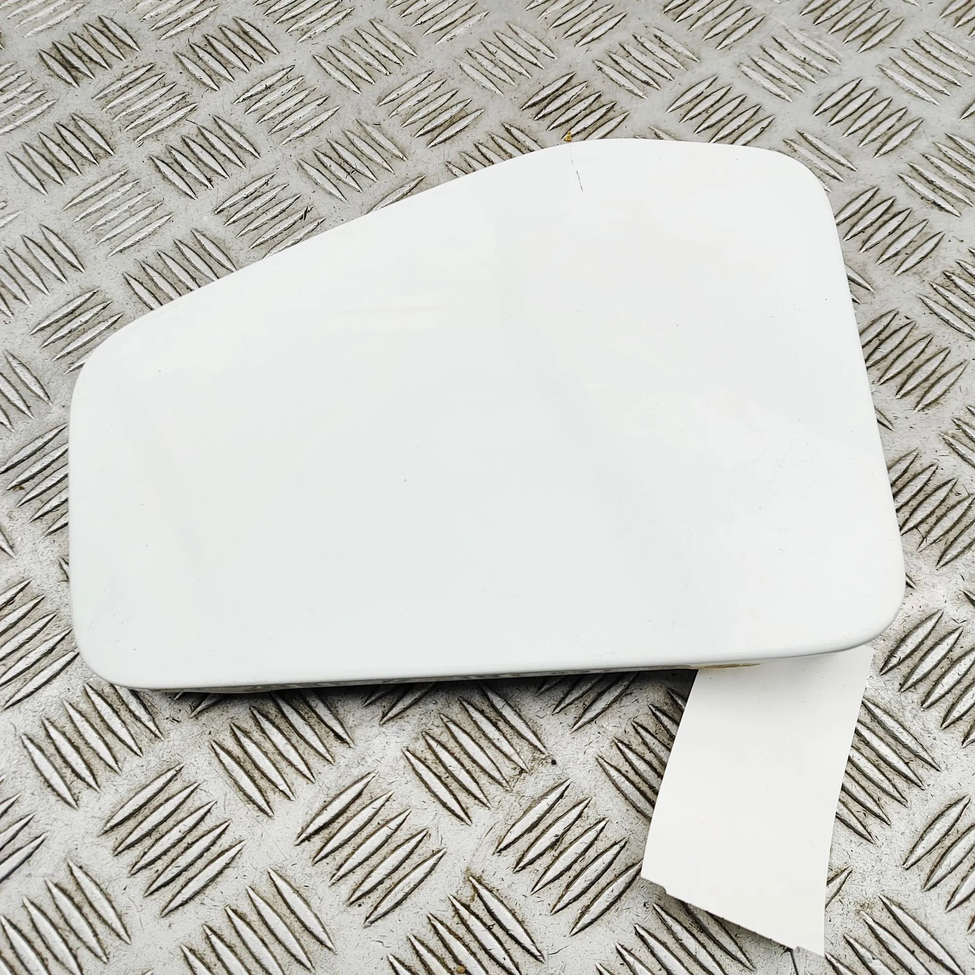 Isuzu  D-Max Fuel Tank Flap Cap Fuel Tank Flap Cap — ISUZU D-MAX (II TFR, TFS) ...