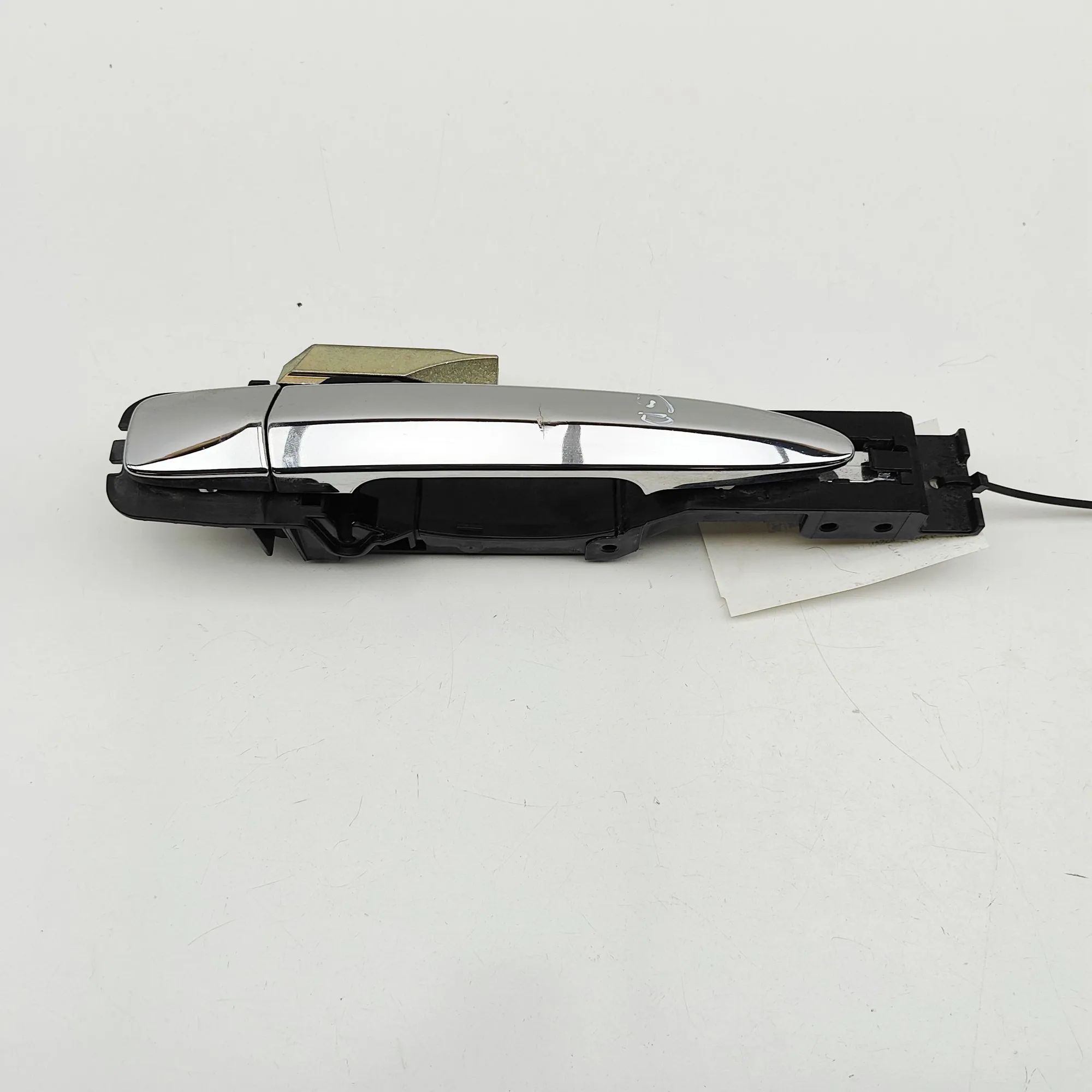 Nissan Leaf Exterior door handle — rear right Exterior door handle — rear right — NISSAN LEAF...