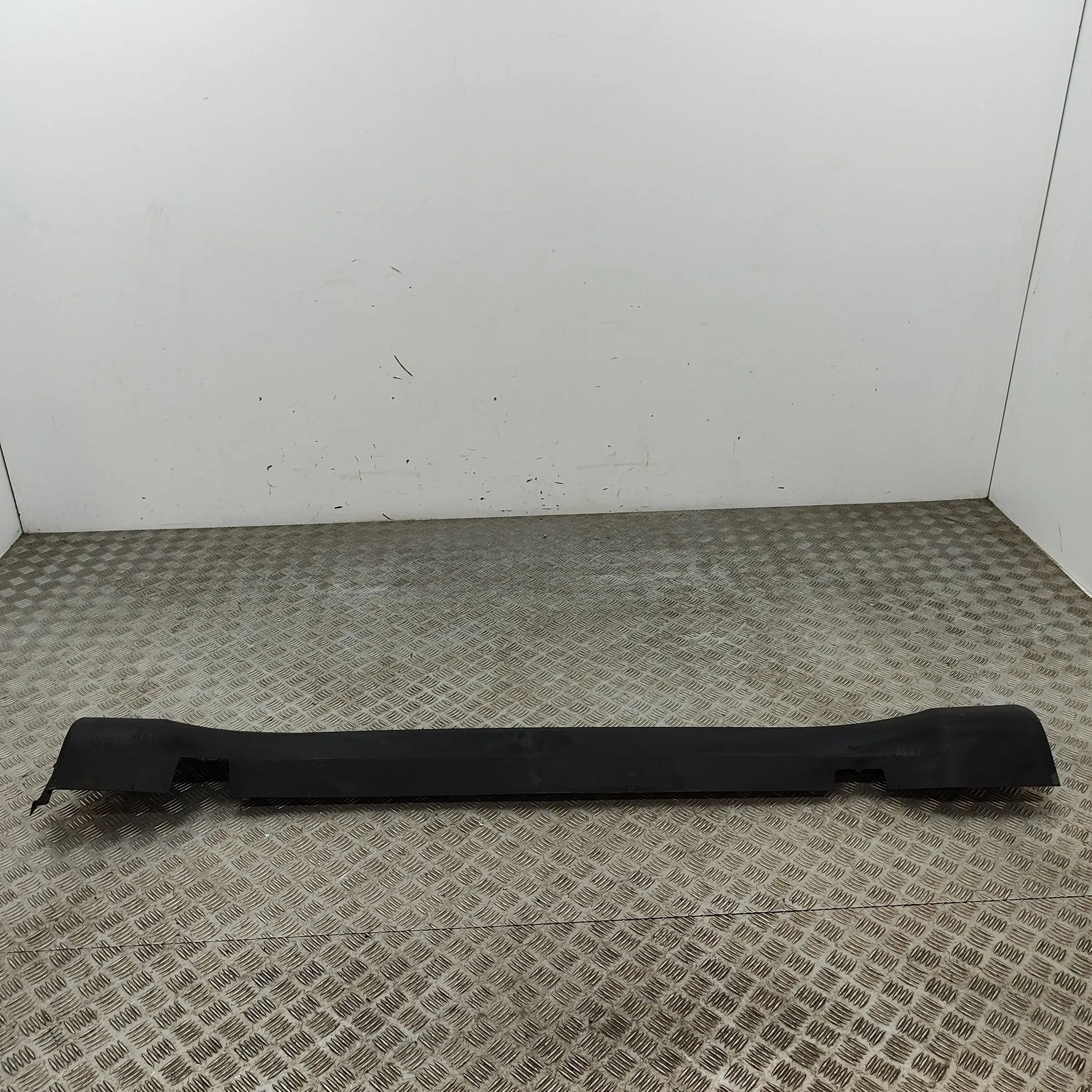 Jeep Compass Left Side Plastic Sideskirt Cover Left Side Plastic Sideskirt Cover — JEEP COMPAS...
