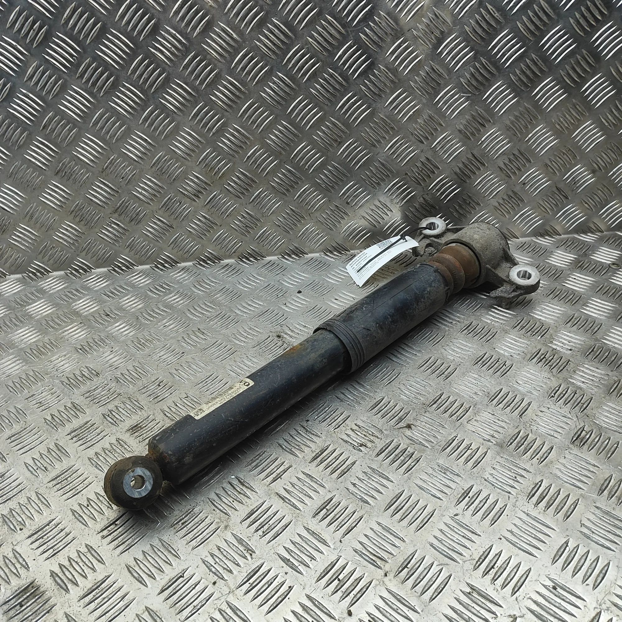 Volvo V60 Shock absorber — rear left Shock absorber — rear left — VOLVO V60 (II 225,...