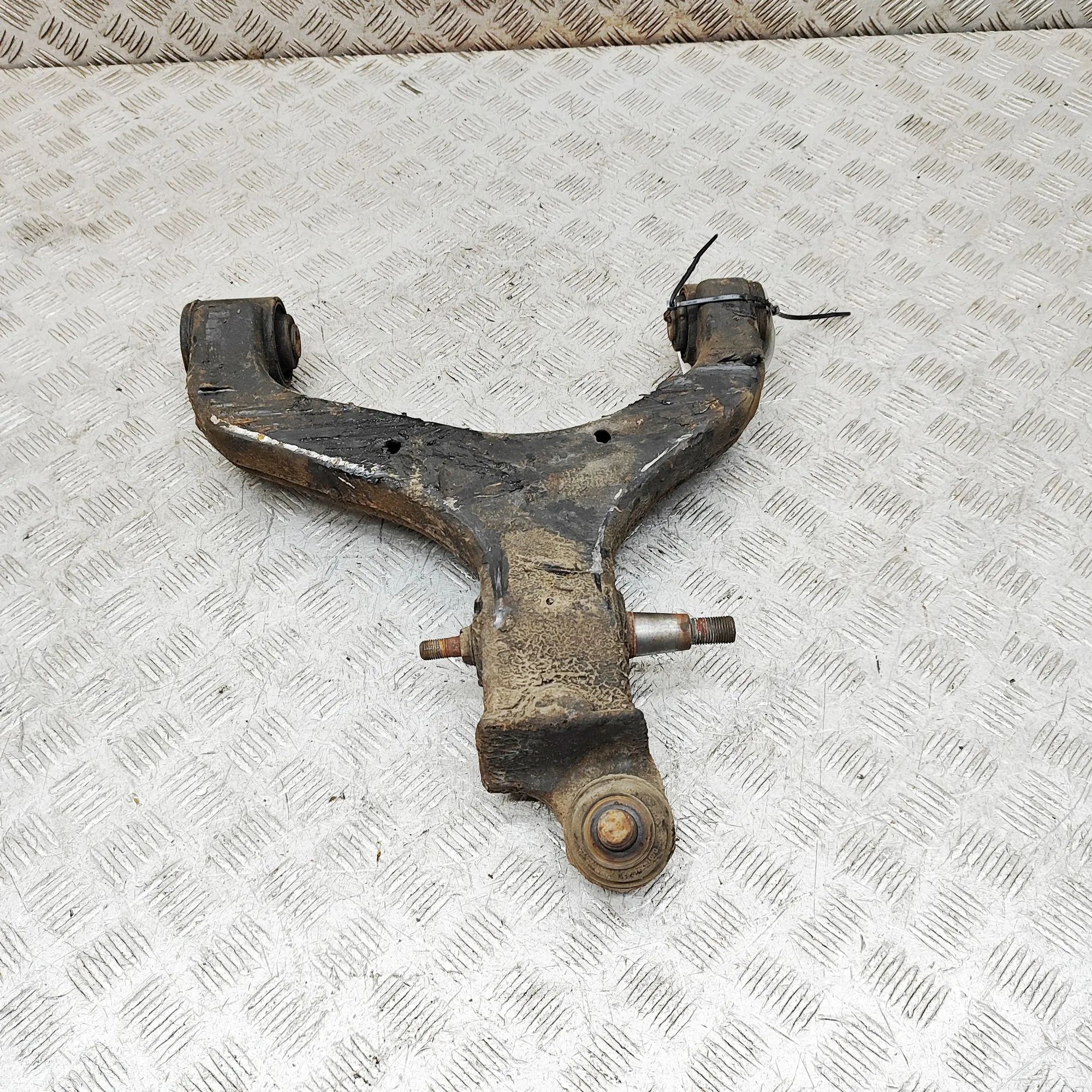 Ssangyong Rexton Front Right Lower Control Arm Front Right Lower Control Arm — SSANGYONG REXTO...