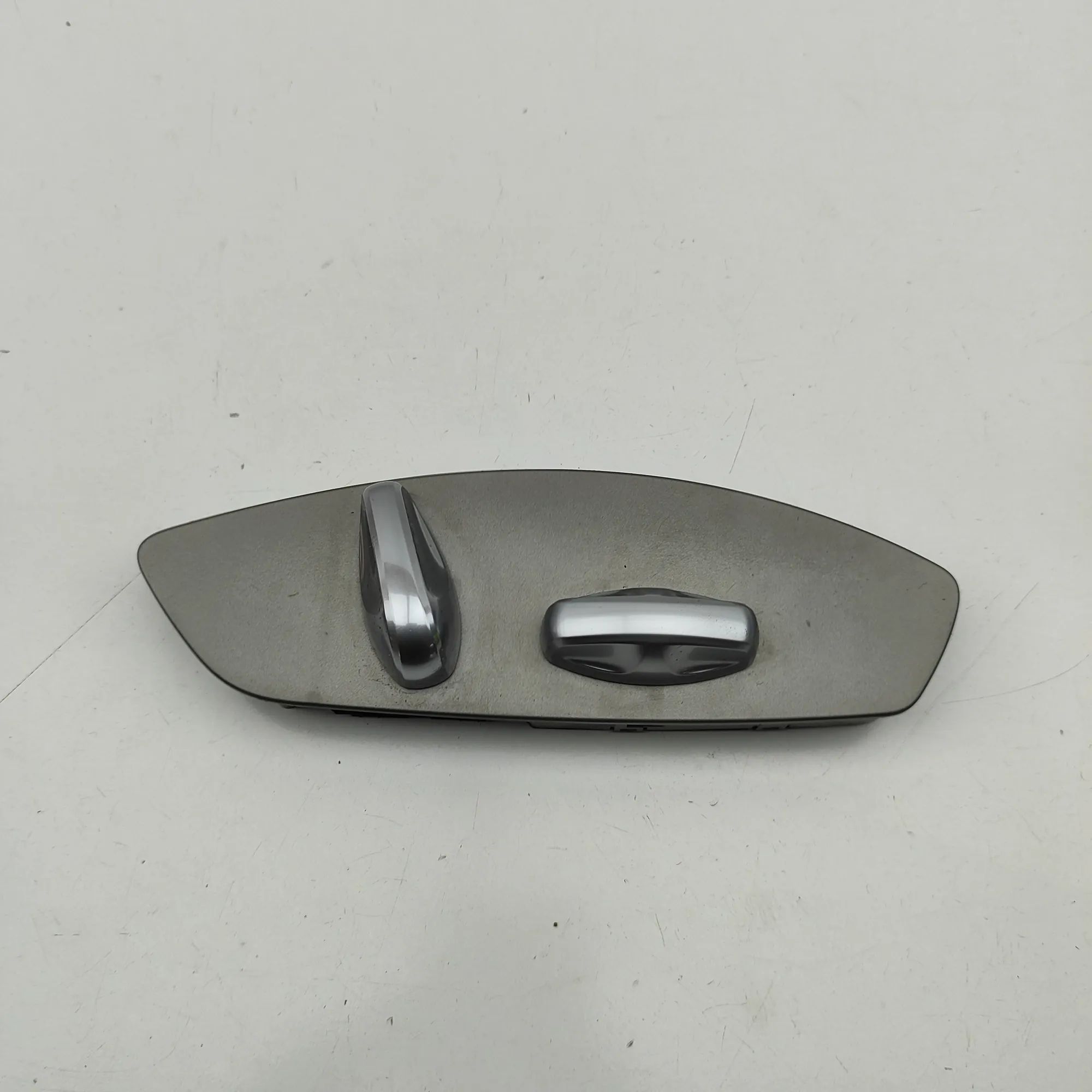 Porsche Cayenne Right Seat Control Buttons Right Seat Control Buttons — PORSCHE CAYENNE (9...