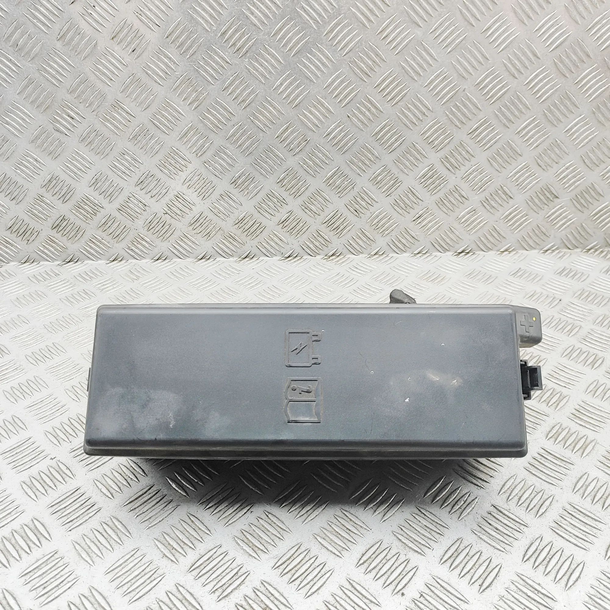 Land Rover Range Rover Sport (L494) Fuse box Fuse box — LAND ROVER RANGE ROVER SPORT (II L49...