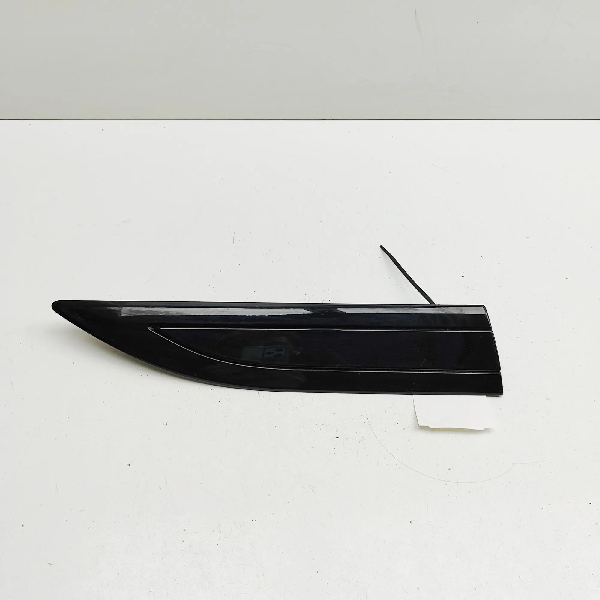 Land Rover Range Rover Evoque Door moulding — front right Door moulding — front right — LAND ROVER RANGE ...