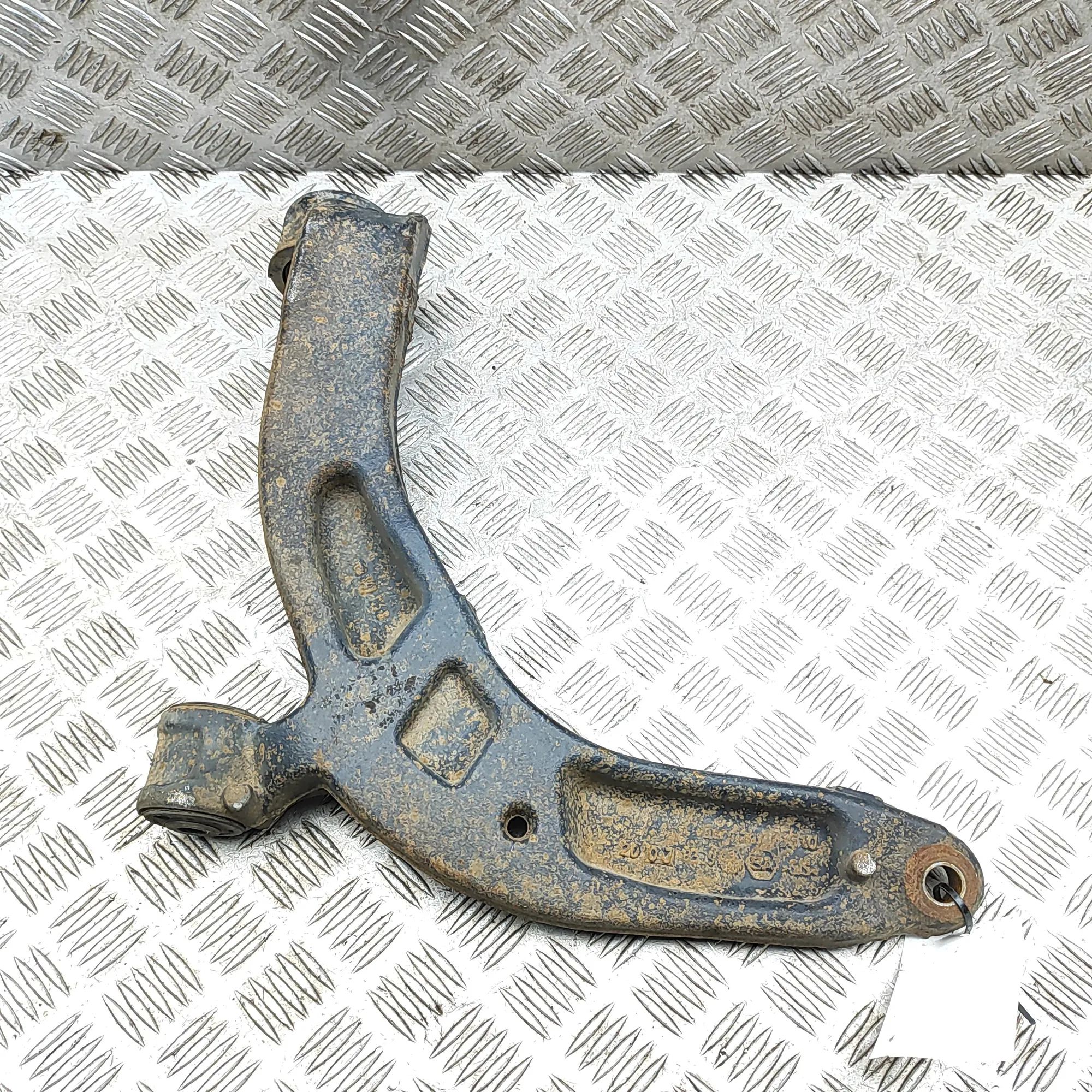 Volkswagen Transporter (T6, Caravelle, Multivan) Front Right Lower Control Arm Front Right Lower Control Arm — VW TRANSPORTER ...
