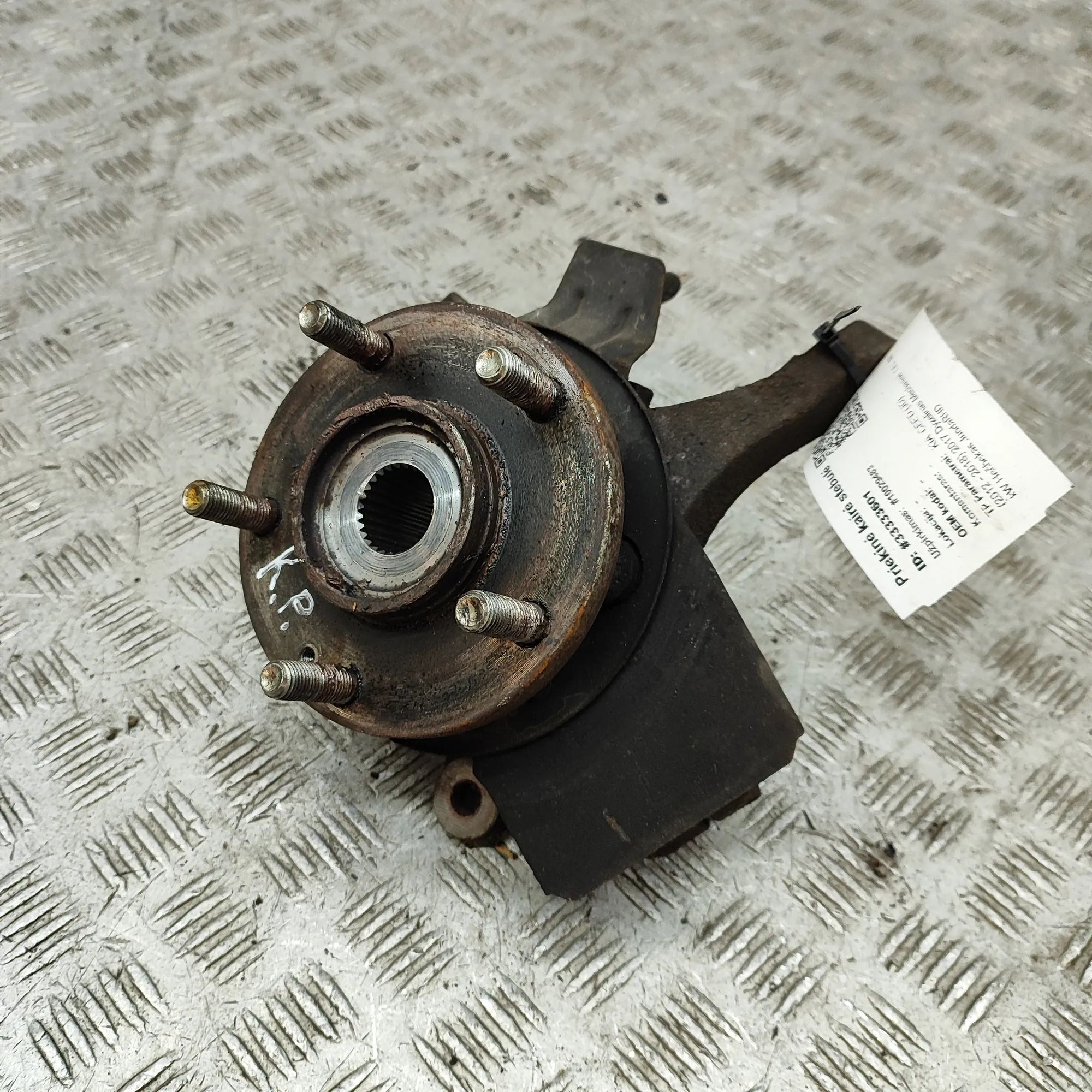 Kia ceed (JD) Front Left Wheel Hub Front Left Wheel Hub — KIA CEE\'D (JD) (2012-20...