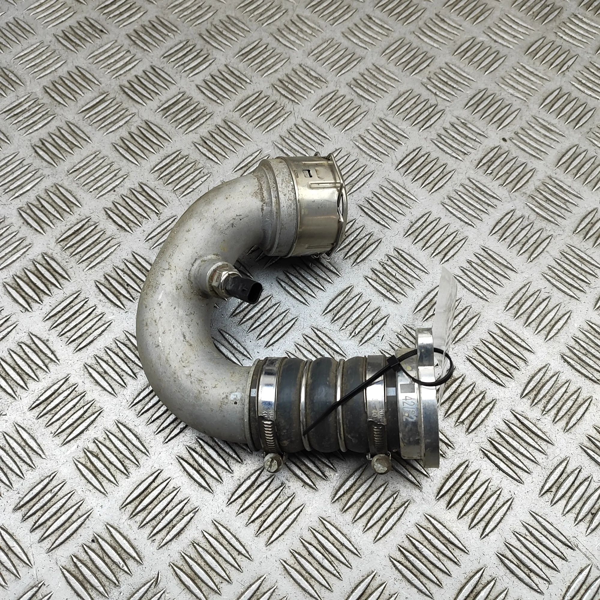 Volvo V60 Intercooler Hose Pipe Intercooler Hose Pipe — VOLVO V60 (II 225, 227)...