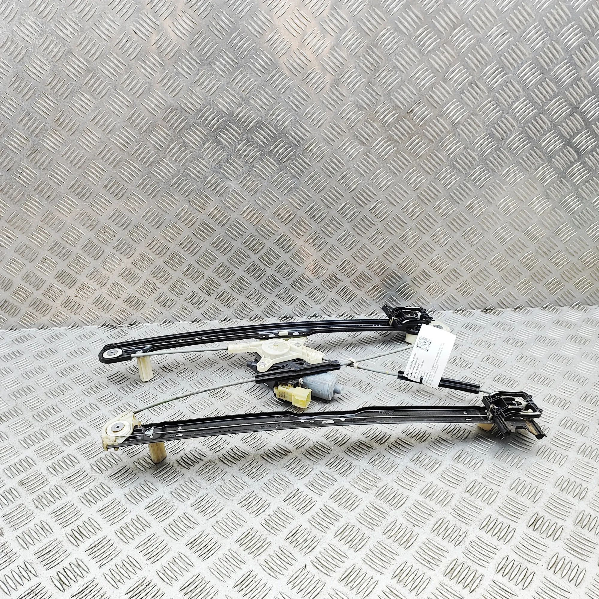Land Rover Range Rover (L405) Rear Left Door Window Regulator Rear Left Door Window Regulator — LAND ROVER RA...