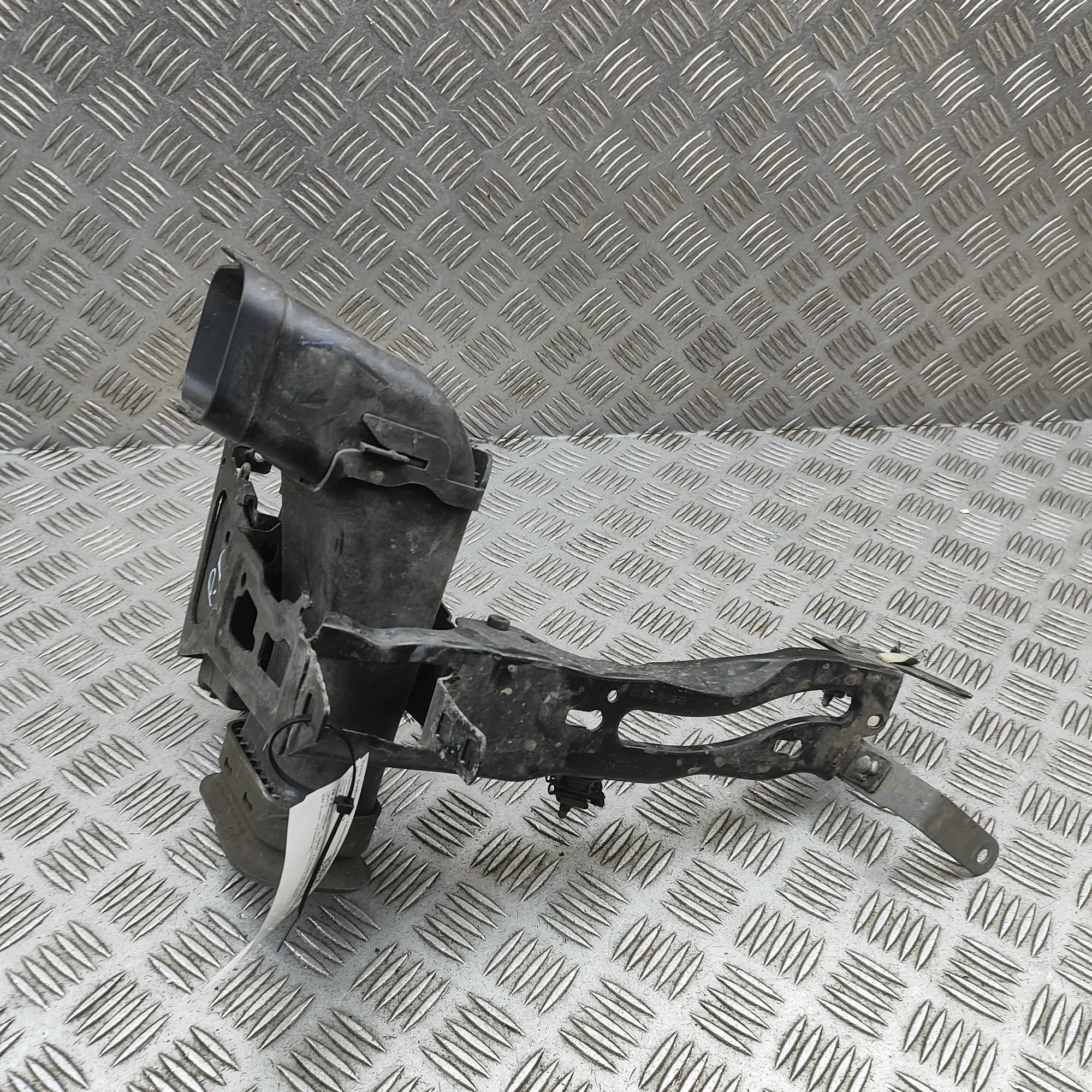 BMW 2 (F22 / F23) Air Intake Tube Air Intake Tube — BMW 2 SERIES COUPE (F22, F87)...