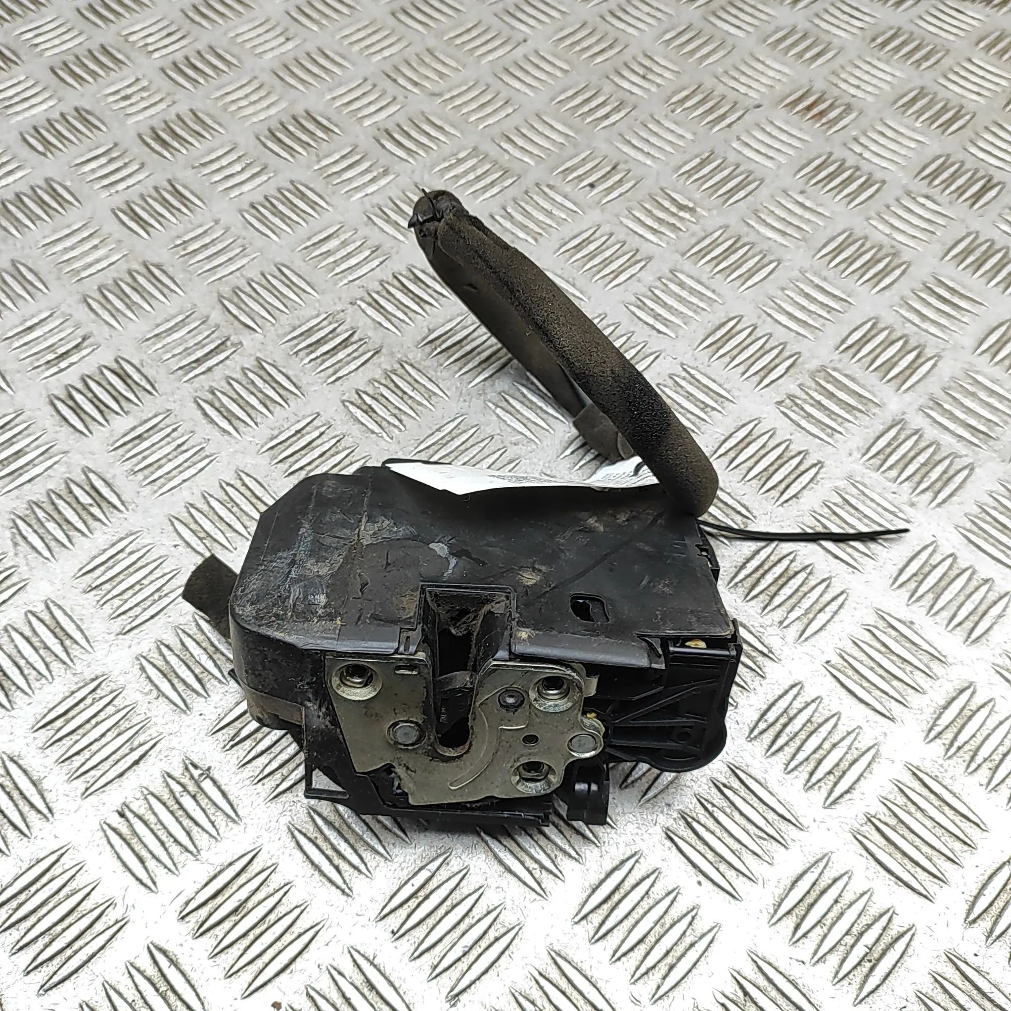 Iveco Daily Door lock — front left Door lock — front left — IVECO DAILY (VI Van) (...