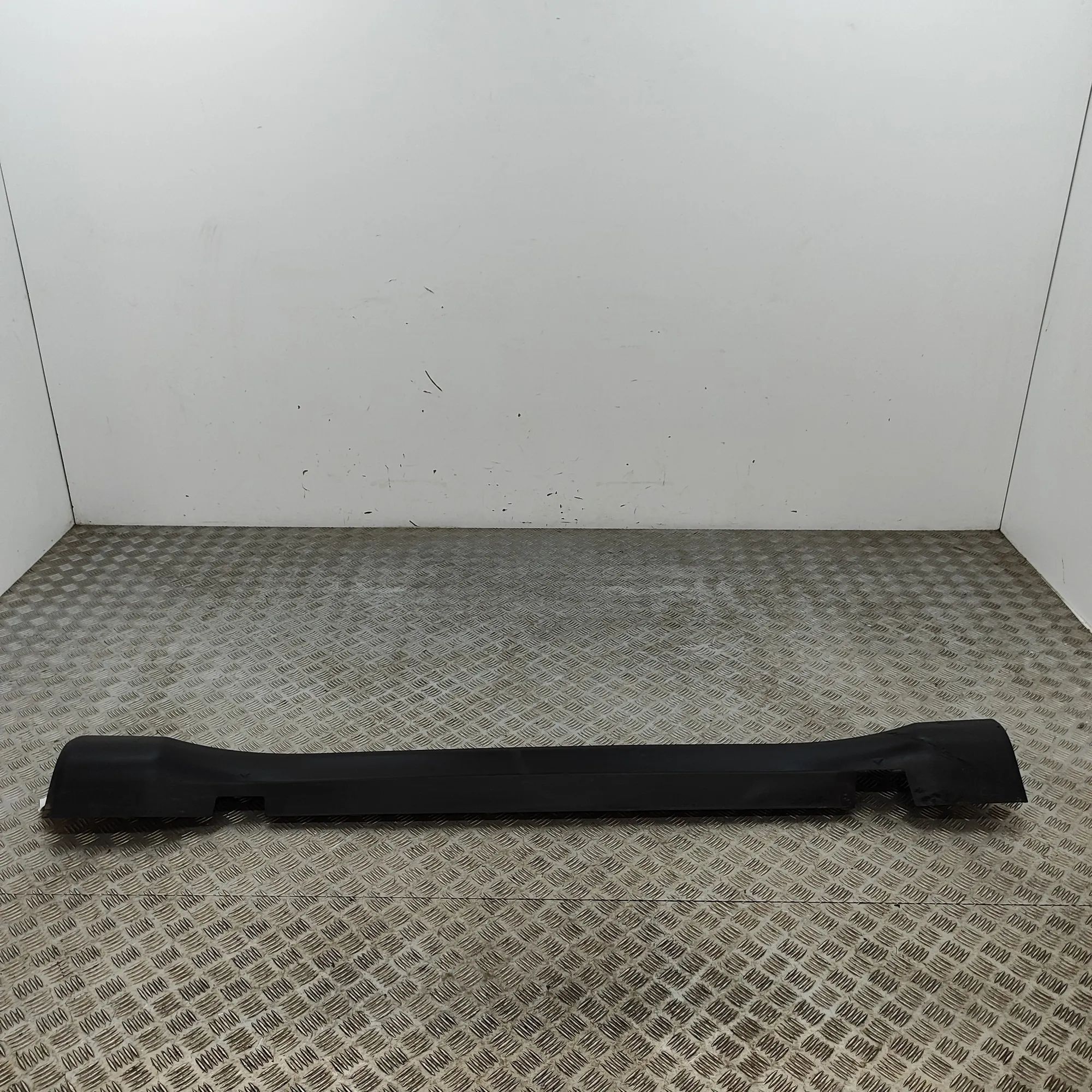 Jeep Compass Right Side Plastic Sideskirt Cover Right Side Plastic Sideskirt Cover — JEEP COMPA...