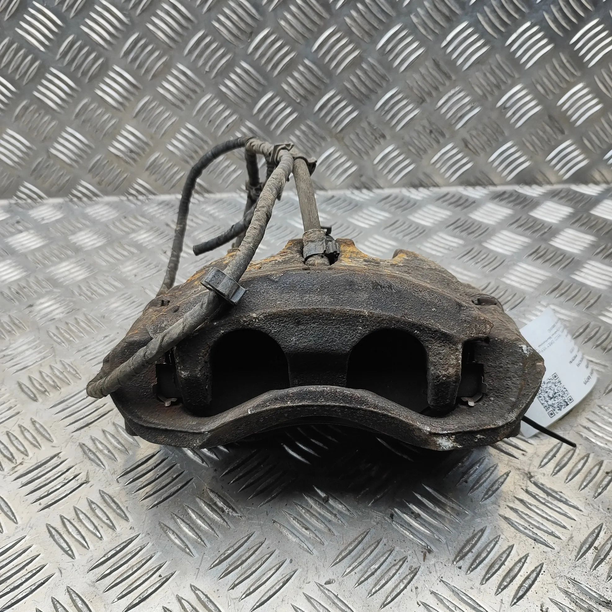 Iveco Daily Brake caliper — front left Brake caliper — front left — IVECO DAILY (VI Va...