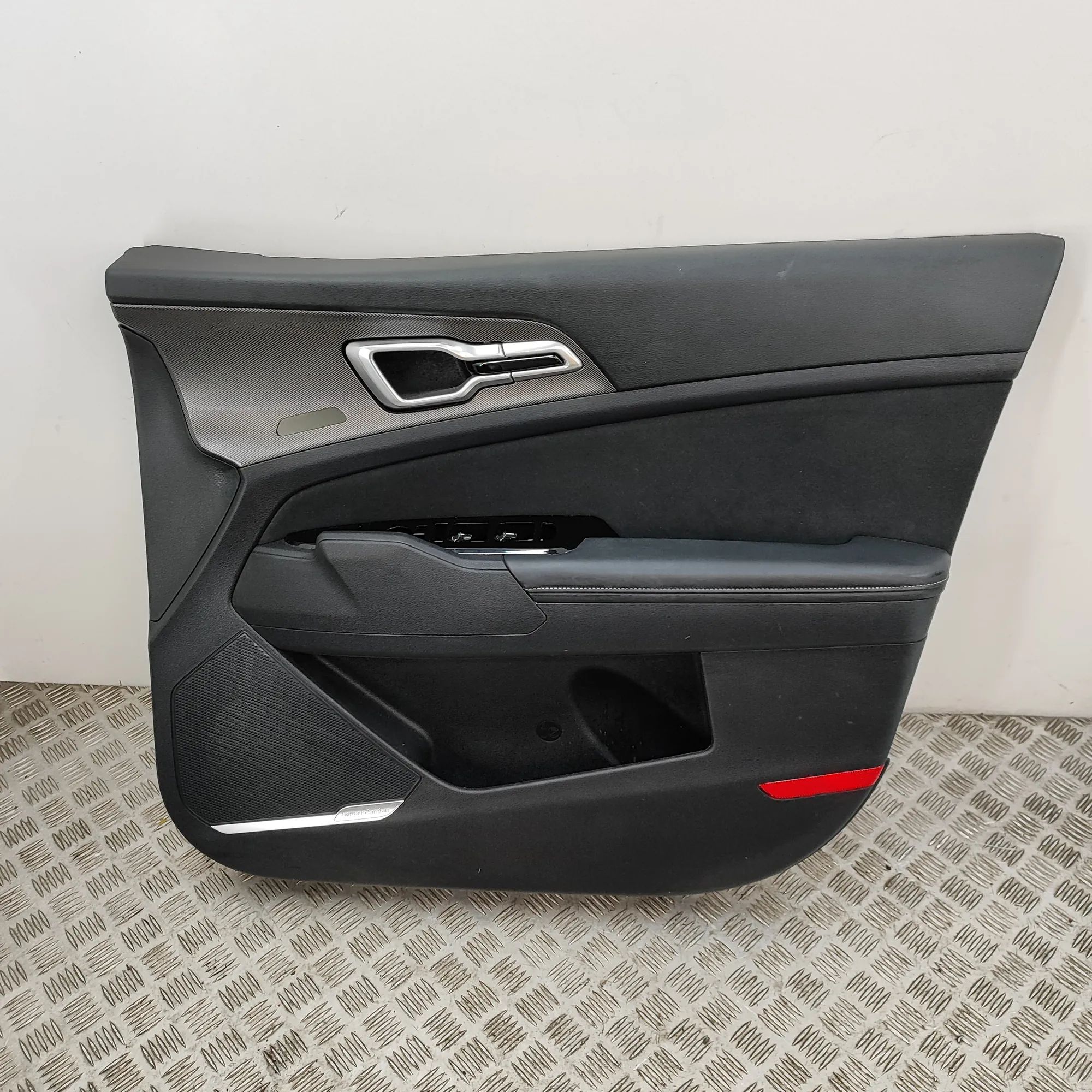 Kia Sportage Front Right Door Panel Front Right Door Panel — KIA SPORTAGE (V NQ5) (...