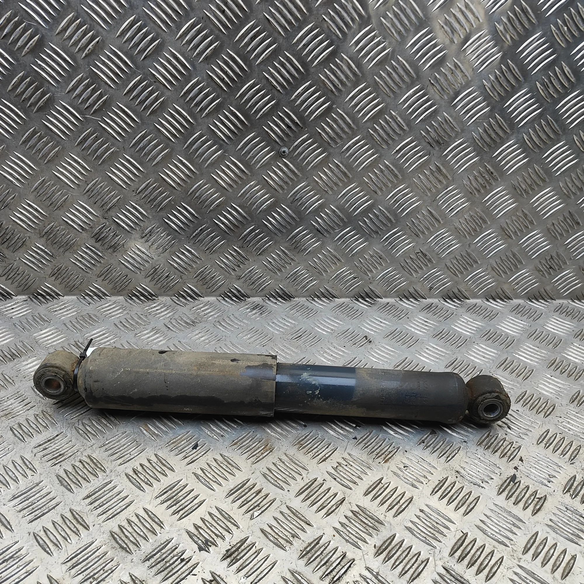 Iveco Daily Shock absorber — front left Shock absorber — front left — IVECO DAILY (VI F...