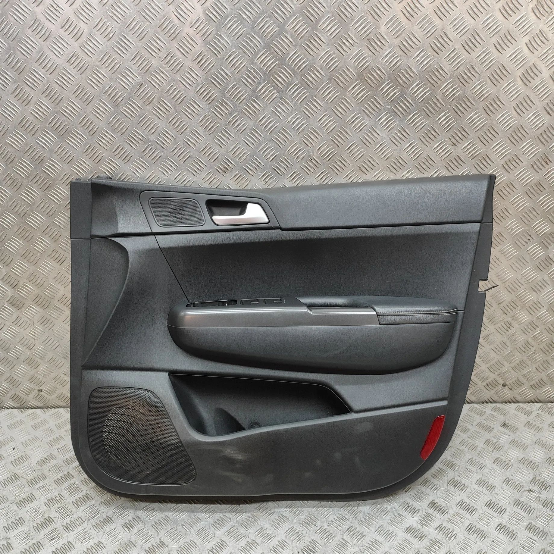 Kia Sportage Front Right Door Panel Front Right Door Panel — KIA SPORTAGE (QL) (201...