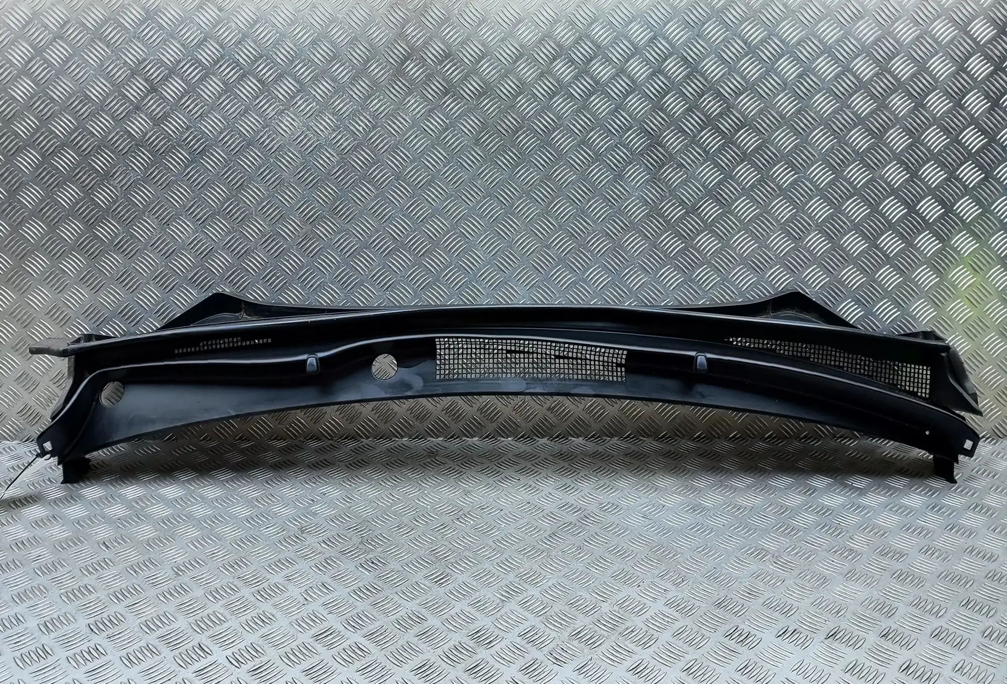 Kia Sorento Front Wiper Cowl Trim Front Wiper Cowl Trim — KIA SORENTO (IV MQ4, MQ...