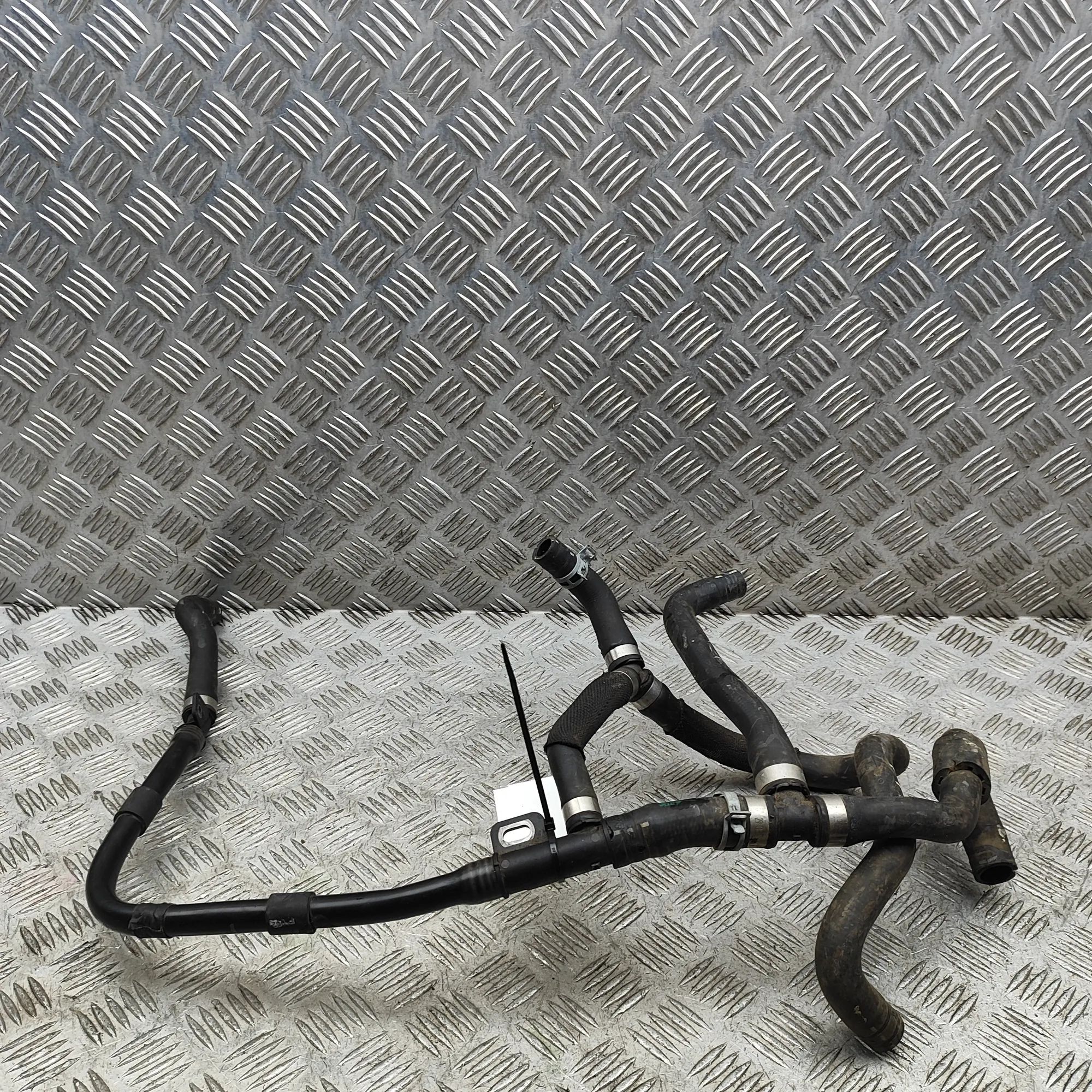 Volvo V60 Шланг системы охлаждения Coolant hose — VOLVO V60 (II 225, 227) (2018-.....