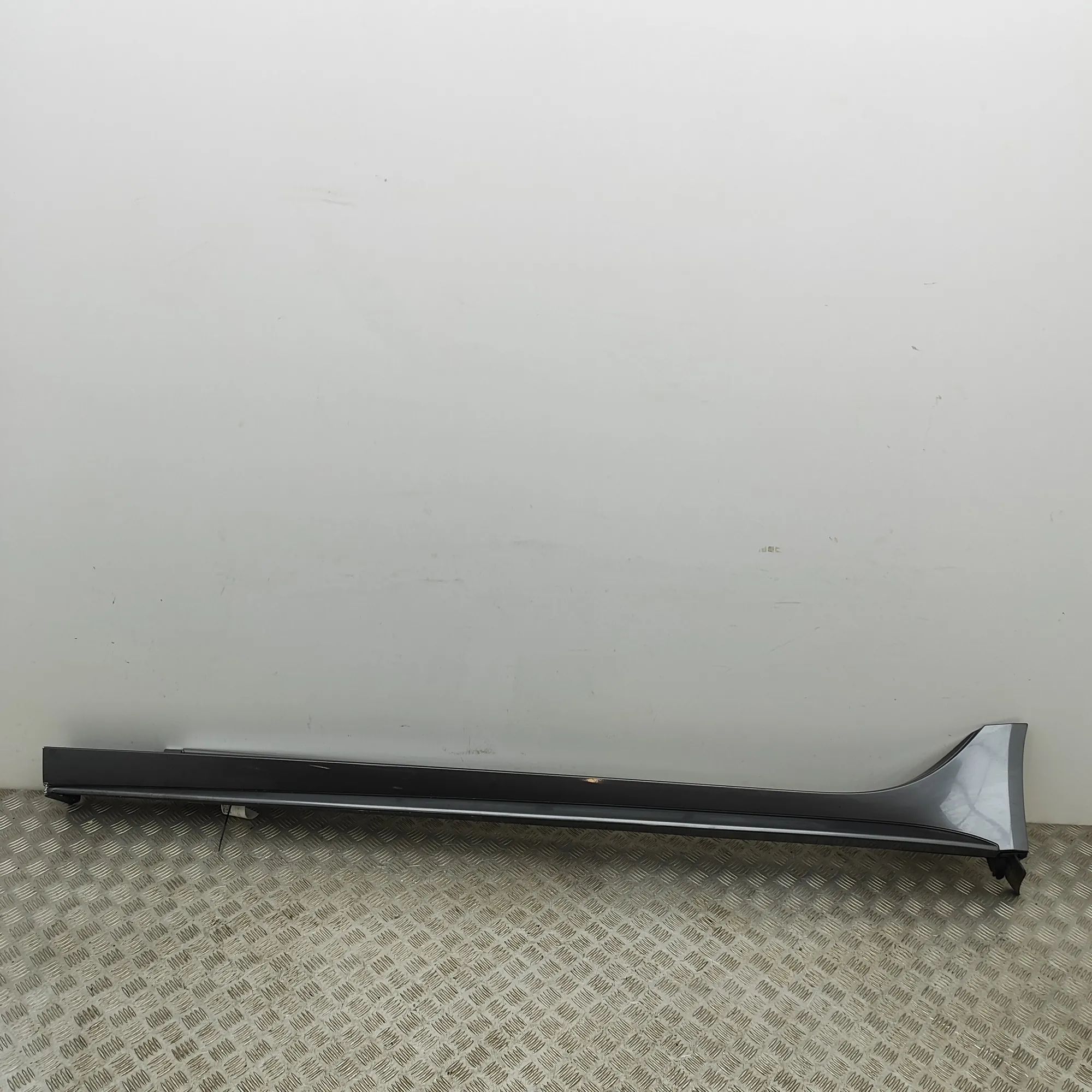 Jaguar XE Left Side Plastic Sideskirt Cover Left Side Plastic Sideskirt Cover — JAGUAR XE (...