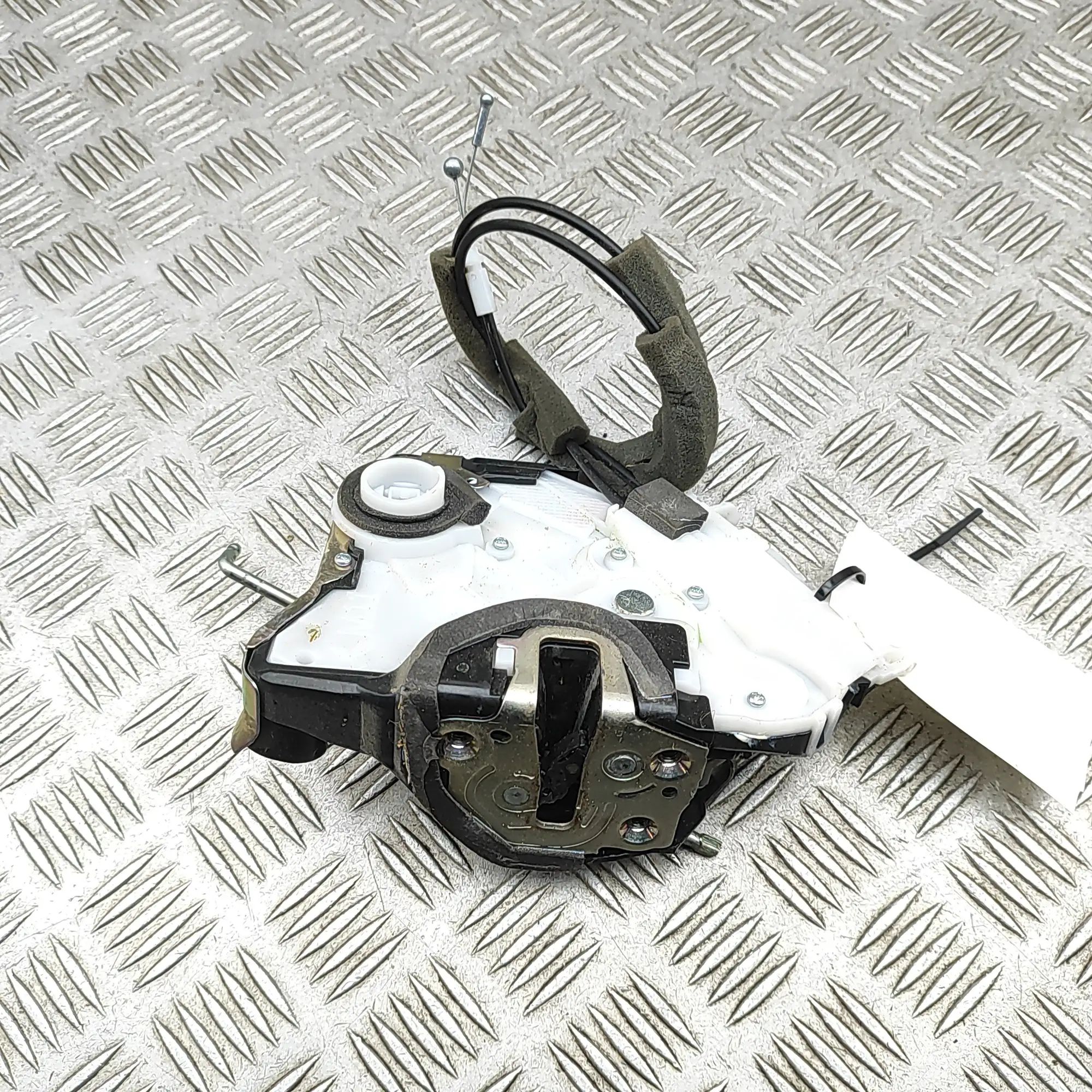 Isuzu  D-Max Door lock — front left Door lock — front left — ISUZU D-MAX (II TFR, T...
