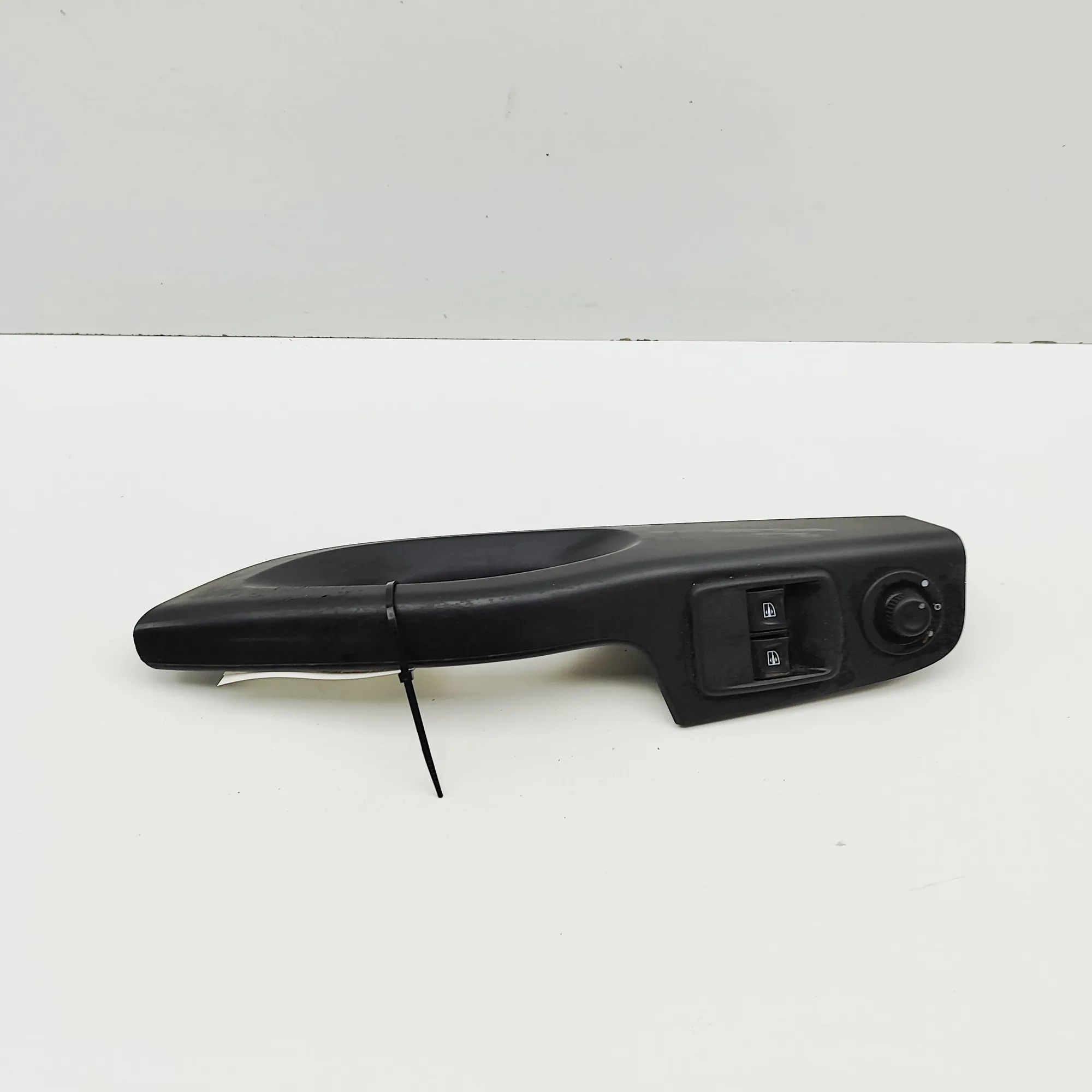 Opel Vivaro (B) Door window switch — front right Door window switch — front right — OPEL VIVARO ...
