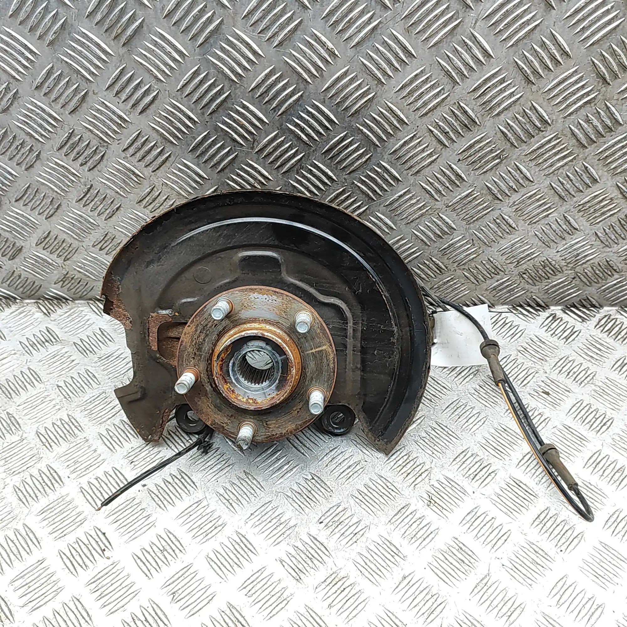 Nissan Leaf Front Right Wheel Hub Front Right Wheel Hub — NISSAN LEAF (ZE1) (2017...