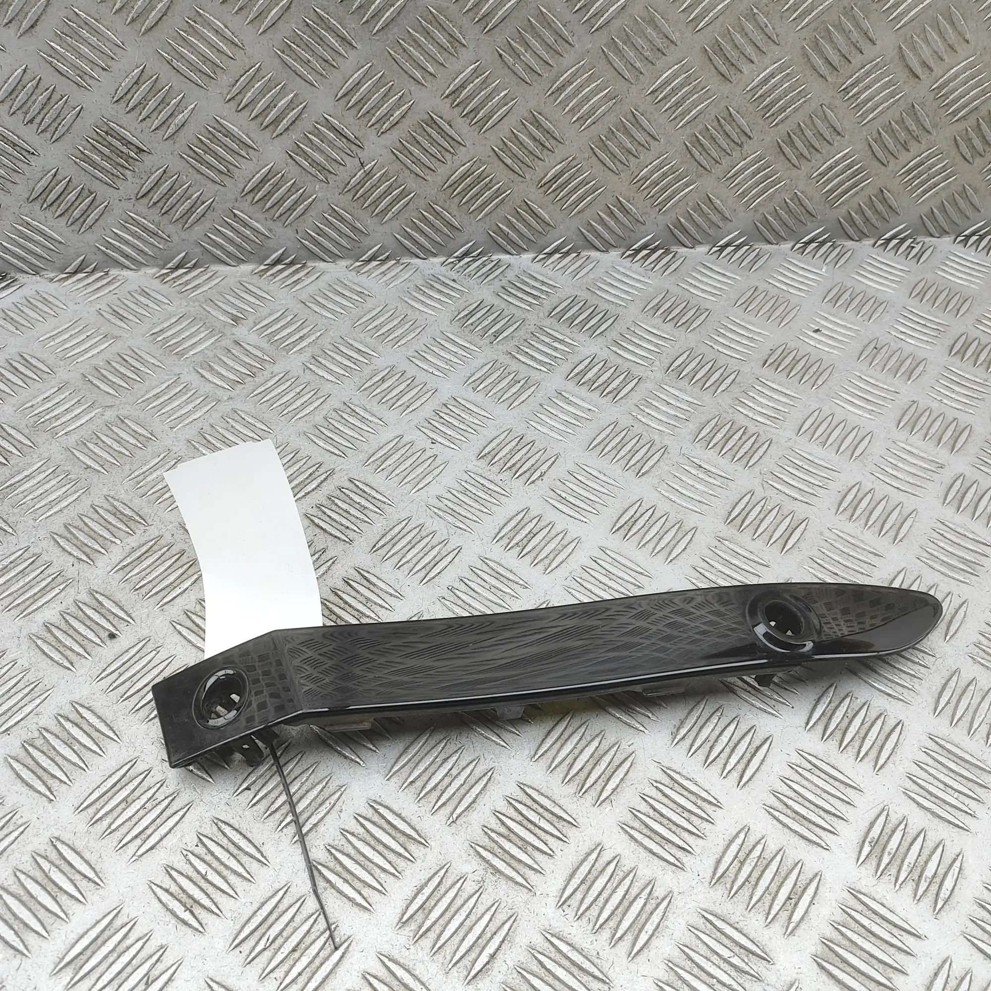 Land Rover Range Rover Evoque Bumper moulding — rear left Bumper moulding — rear left — LAND ROVER RANGE ...