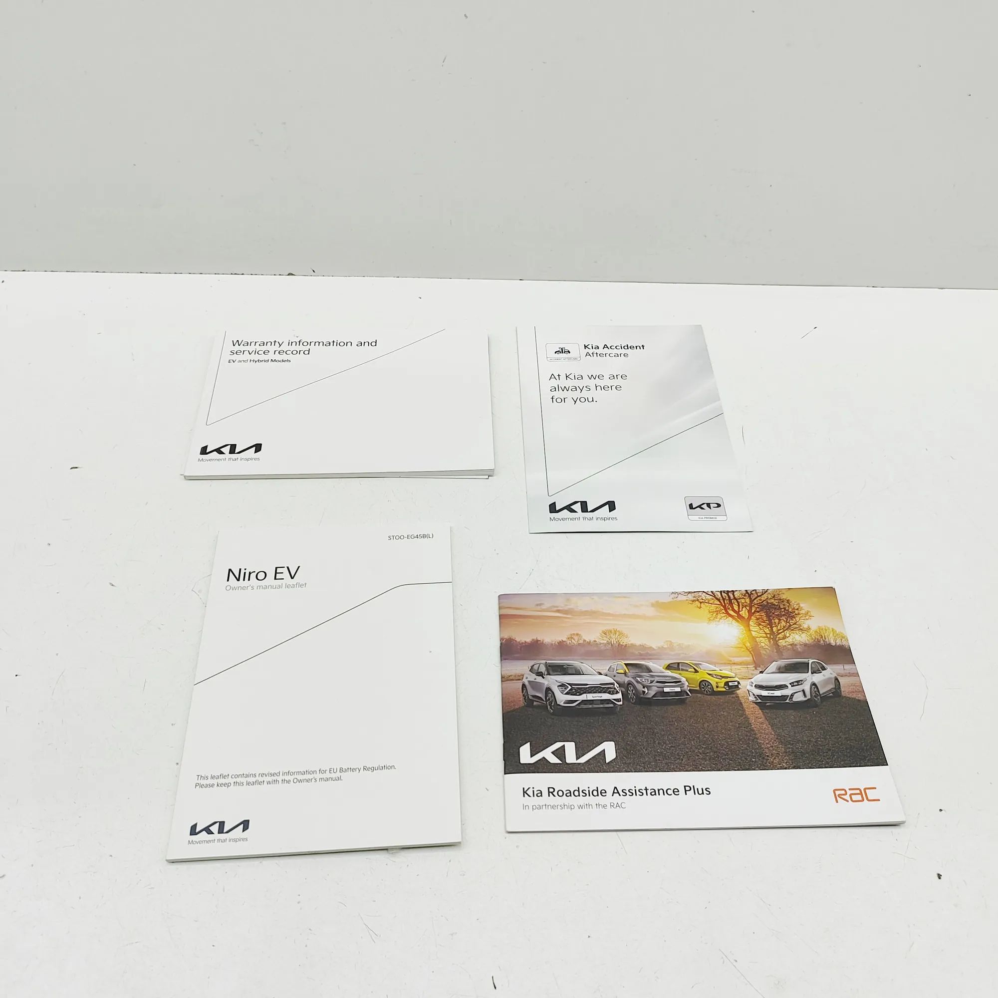 Kia Niro Service book Service book — KIA NIRO (II) (2022-...) — DP200...